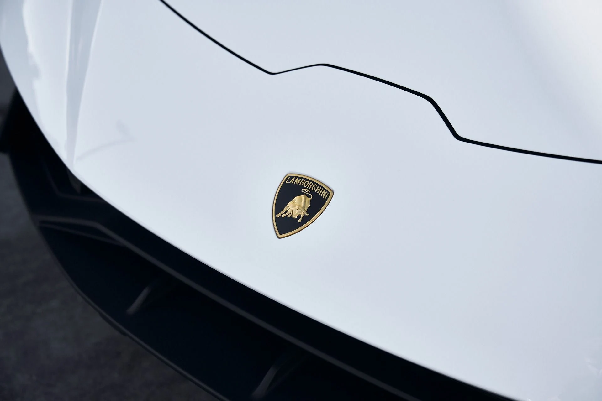 mph005_3402308328_Used_2024_Lamborghini_Huracan_Sterrato_Base_1761068383_ef21ce336d