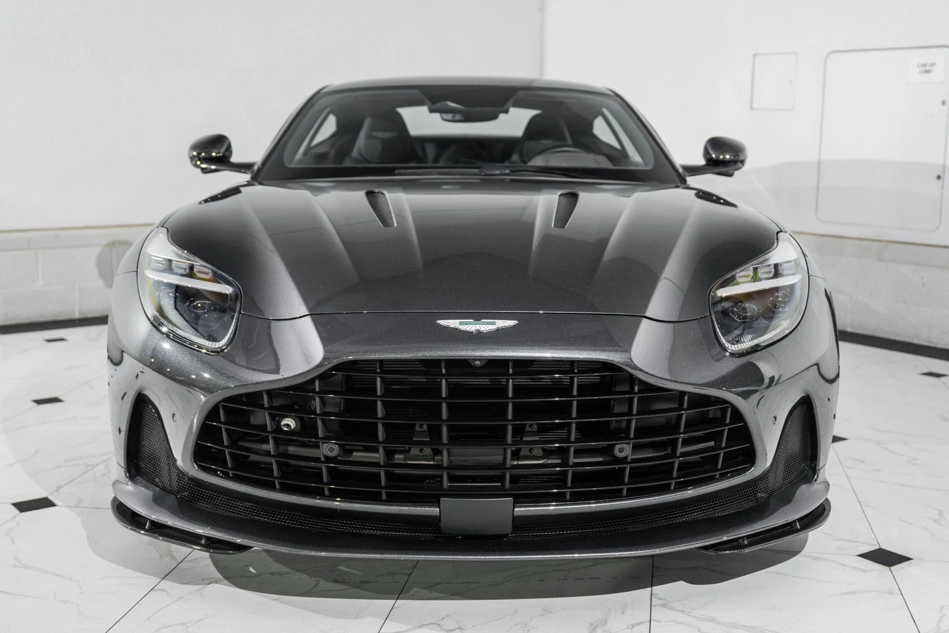 mph005_3404395588_New_2024_Aston_Martin_DB_12_V8_1761150102_3d8b368c16