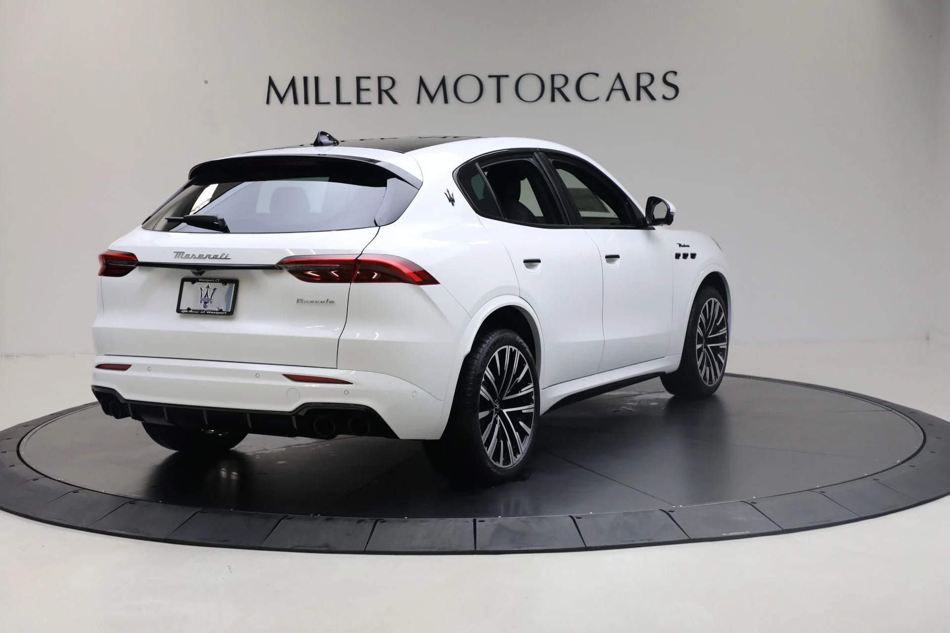 mph005_3412589937_New_2025_Maserati_Grecale_Modena_1761853714_28739785a3