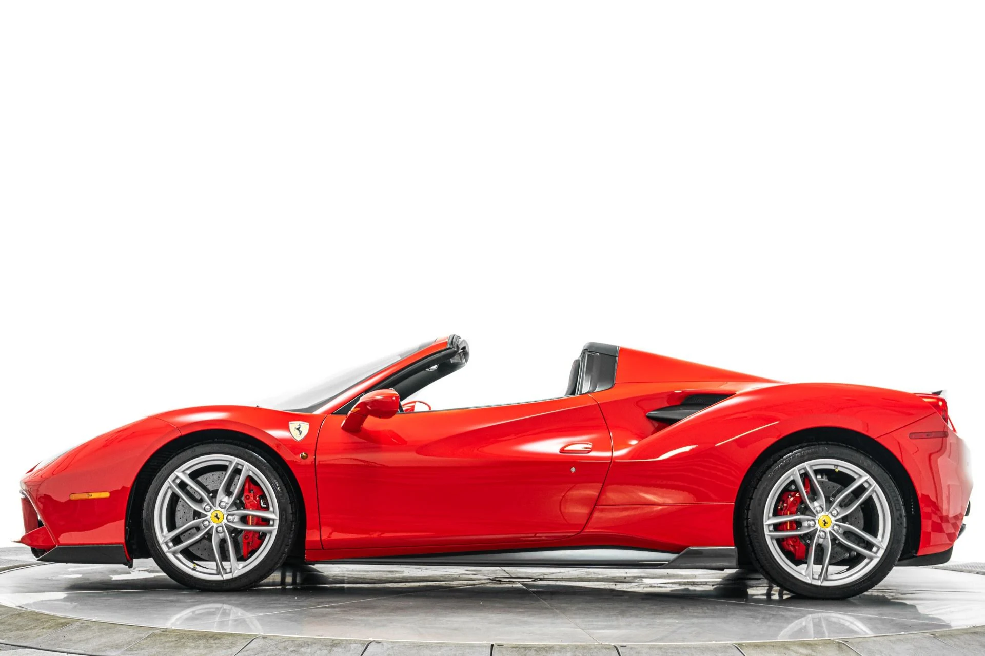 mph005_3420147291_Used_2017_Ferrari_488_Spider_1776892086_31bec46bb2