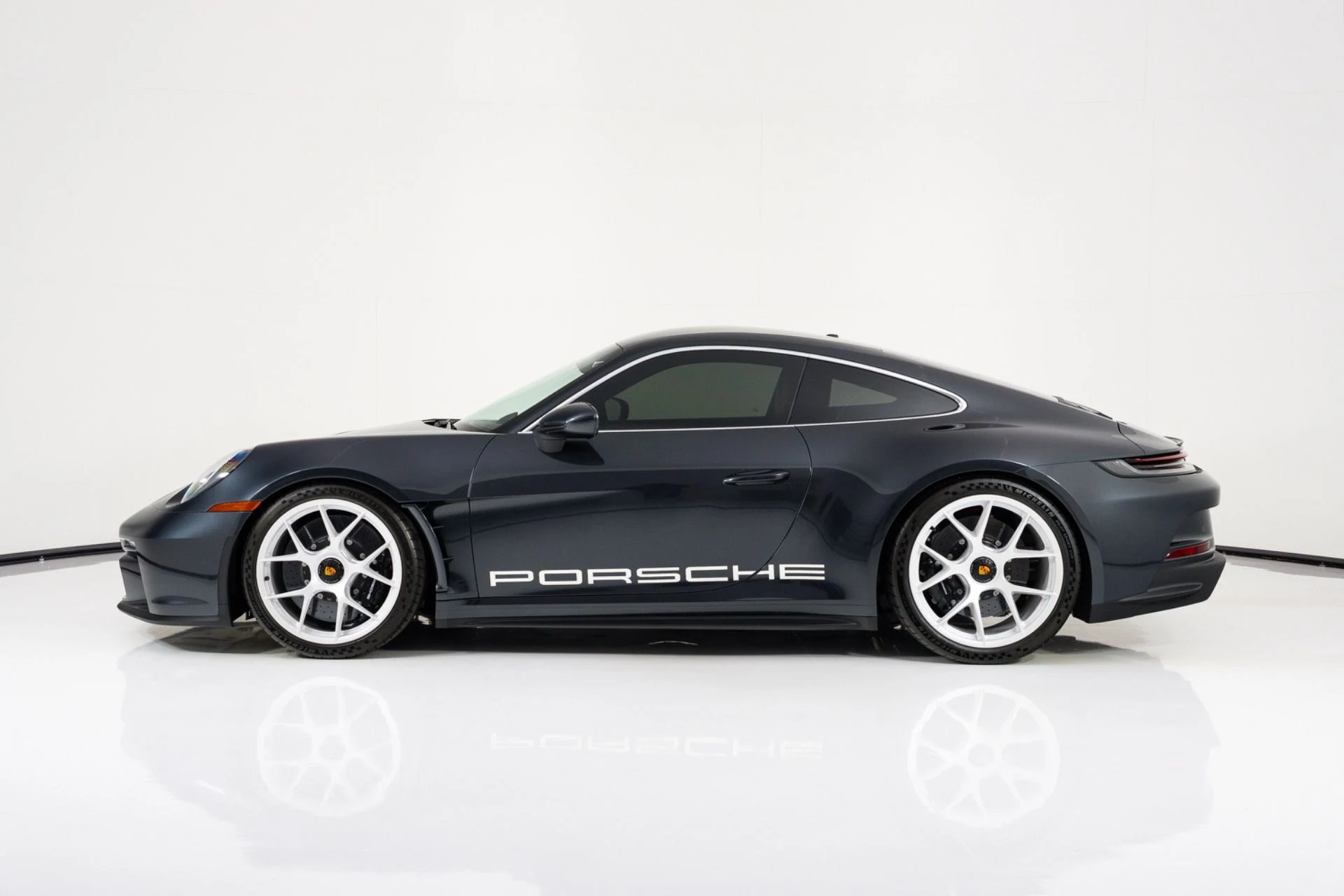 mph005_3421337787_Used_2024_Porsche_911_ST_1791913179_806b266c02