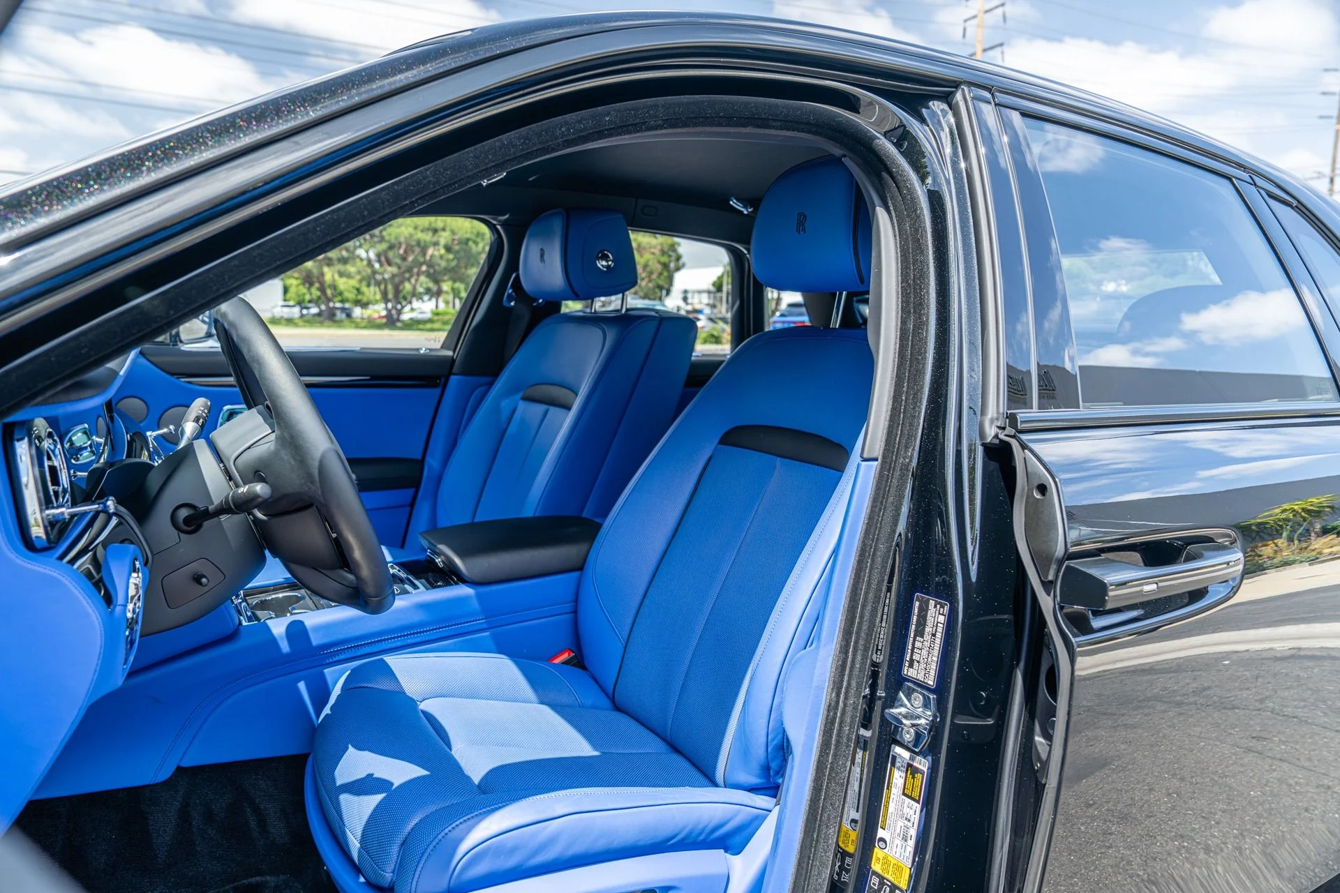 mph005_3426037642_Used_2022_Rolls_Royce_Ghost_1753158270_3772b21e16