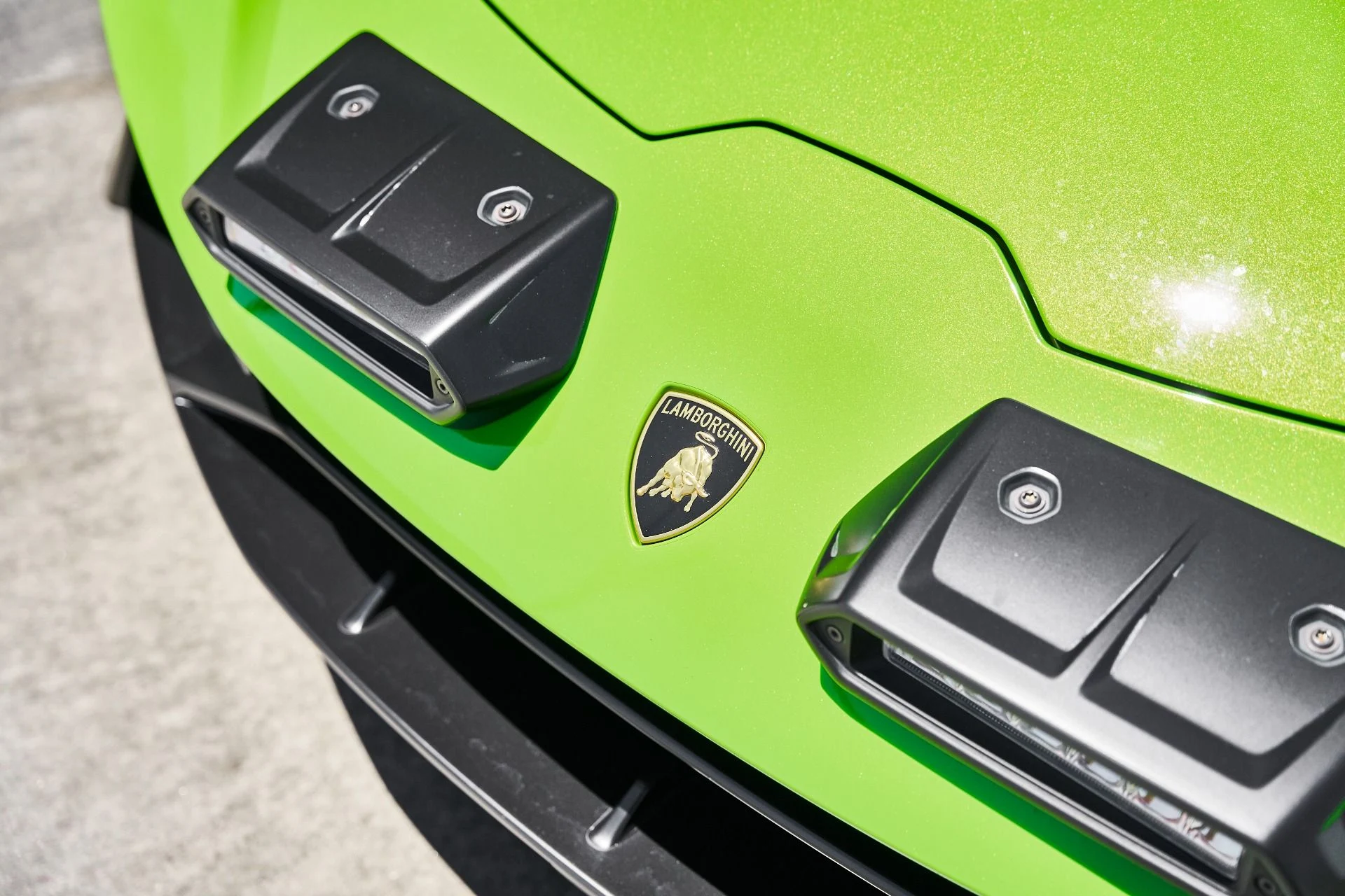 mph005_3448039482_Used_2023_Lamborghini_Huracan_Sterrato_Base_1779238825_41c89c7074