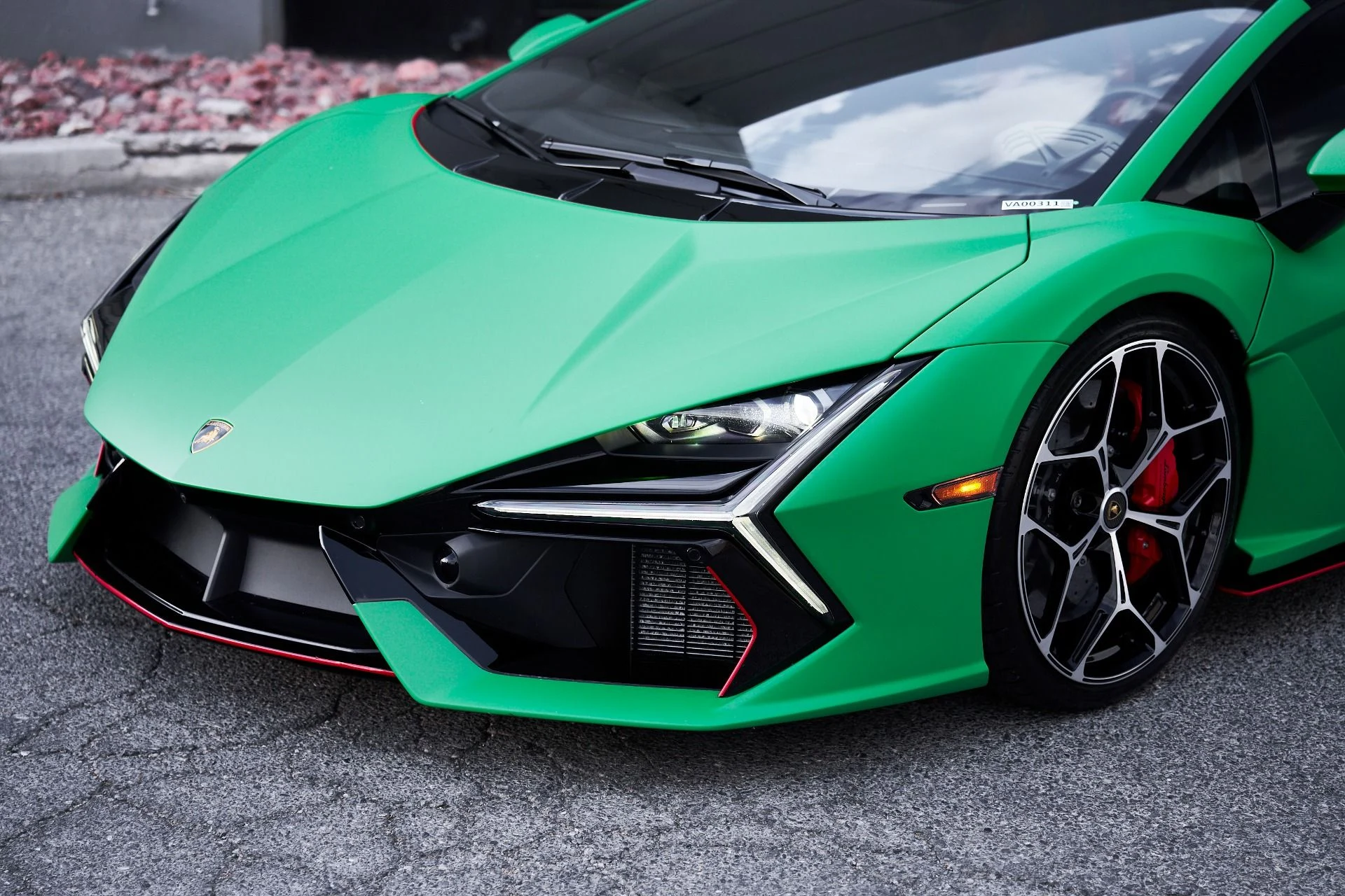 mph005_3450466479_Used_2024_Lamborghini_Revuelto_Base_1756951508_4064597bb2