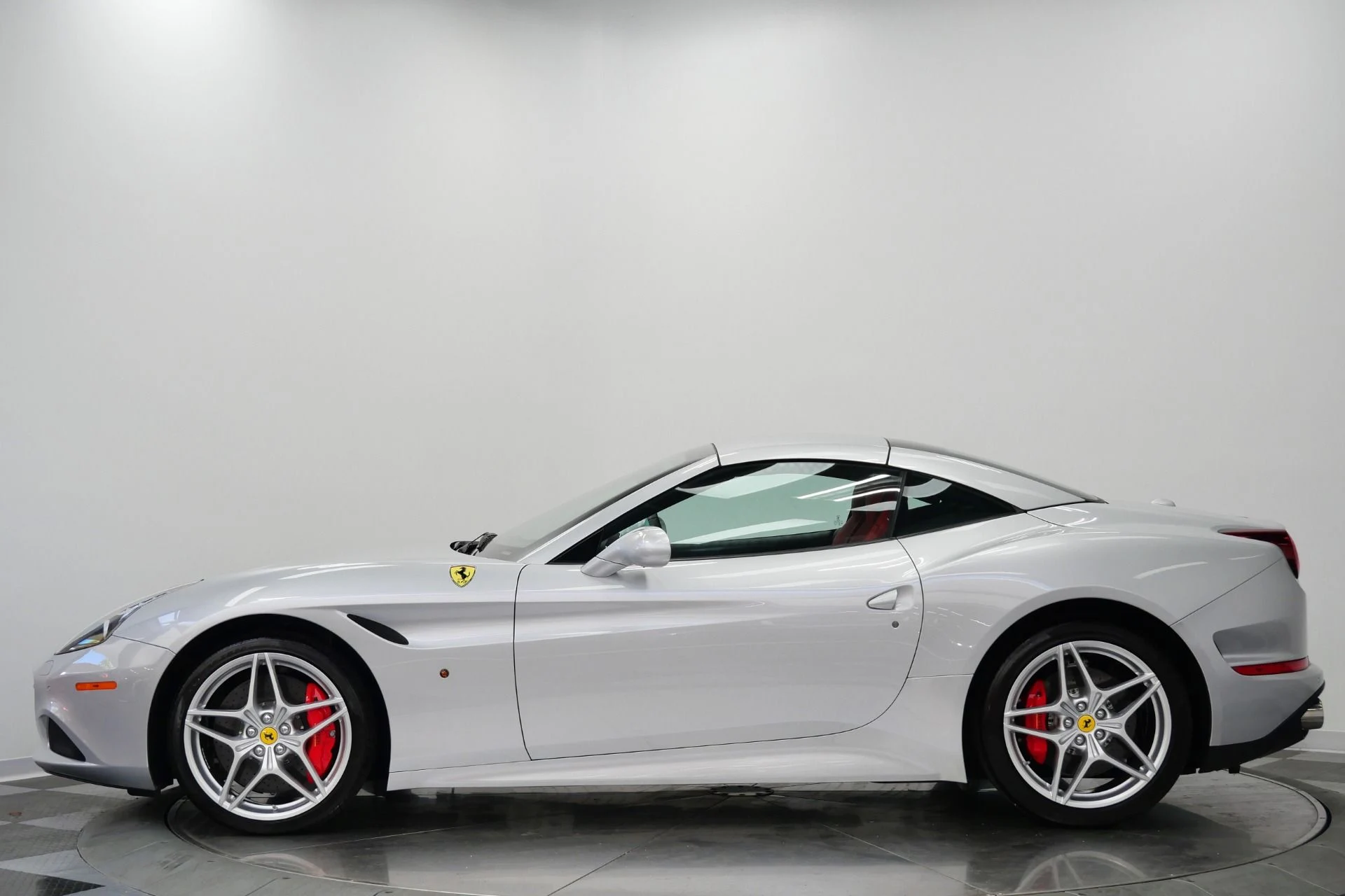 mph005_3452370612_Used_2017_Ferrari_California_T_Extremely_Low_Miles_Ventilated_Seats_Beautiful_1776794649_357a43d051