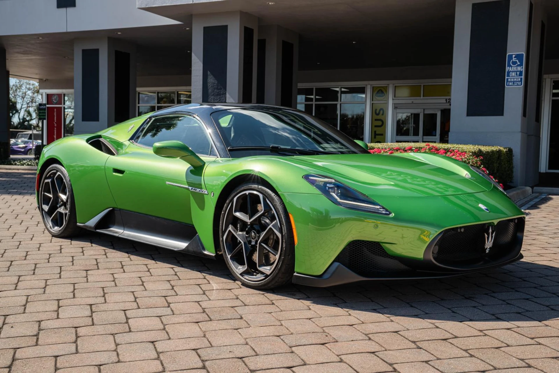 mph005_3465640566_Used_2023_Maserati_MC_20_Cielo_1769250107_3ad99bdef9