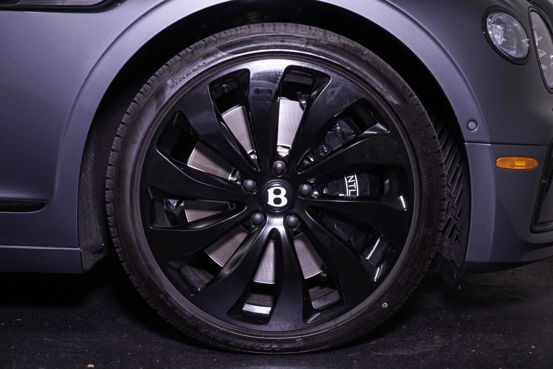 mph005_3468481004_New_2025_Bentley_Flying_Spur_Black_Edition_1760384463_8a77c747be