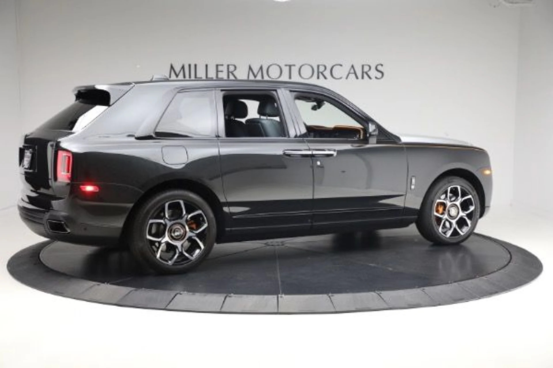 mph005_3472796086_Used_2024_Rolls_Royce_Black_Badge_Cullinan_9d16306c32