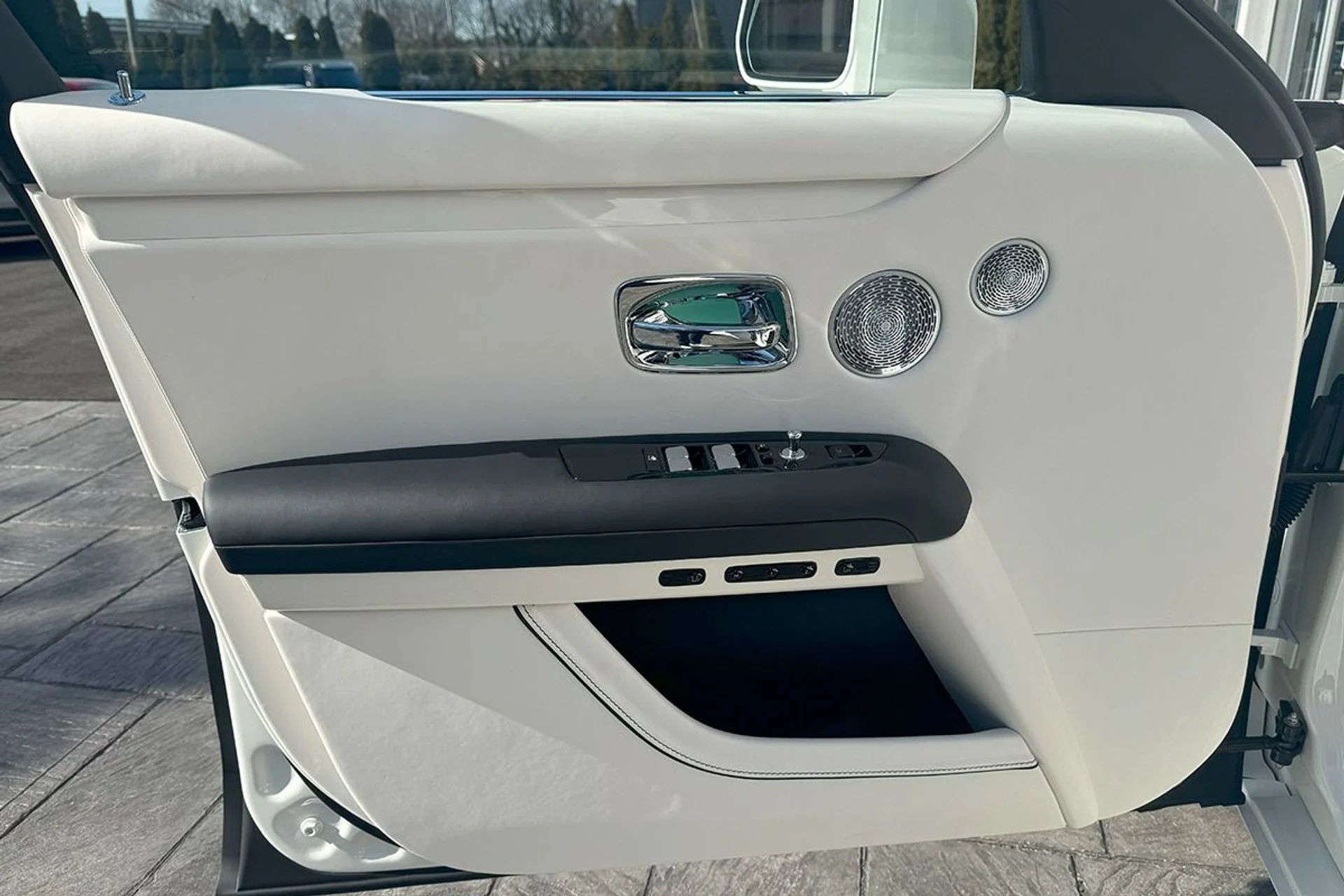 mph005_3486006829_Used_2025_Rolls_Royce_Ghost_1740557144_c8949172e3