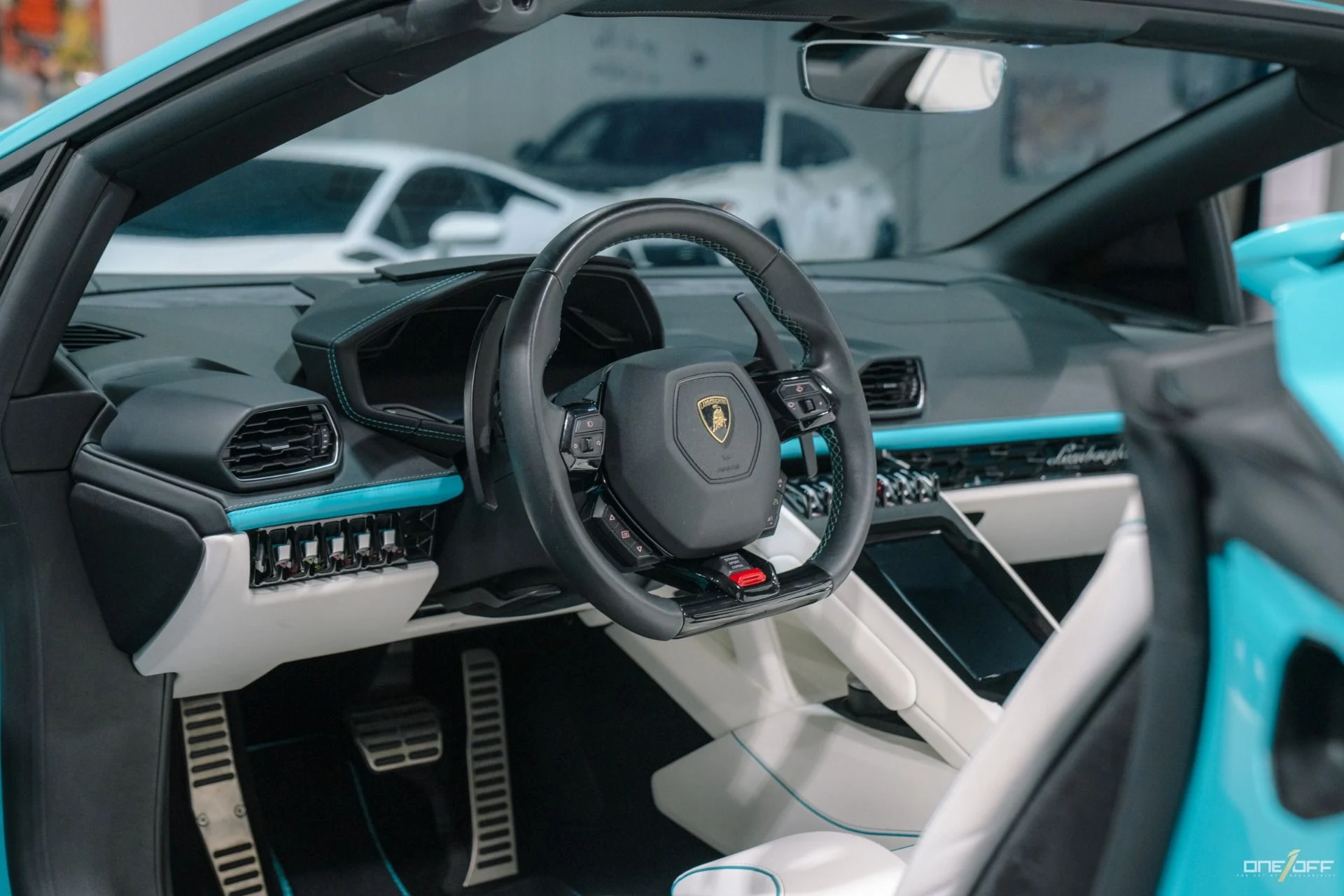 mph005_348990122_Used_2021_Lamborghini_Huracan_EVO_Spyder_In_Blu_Glauco_w_White_Interior_1756349683_1d21edd865