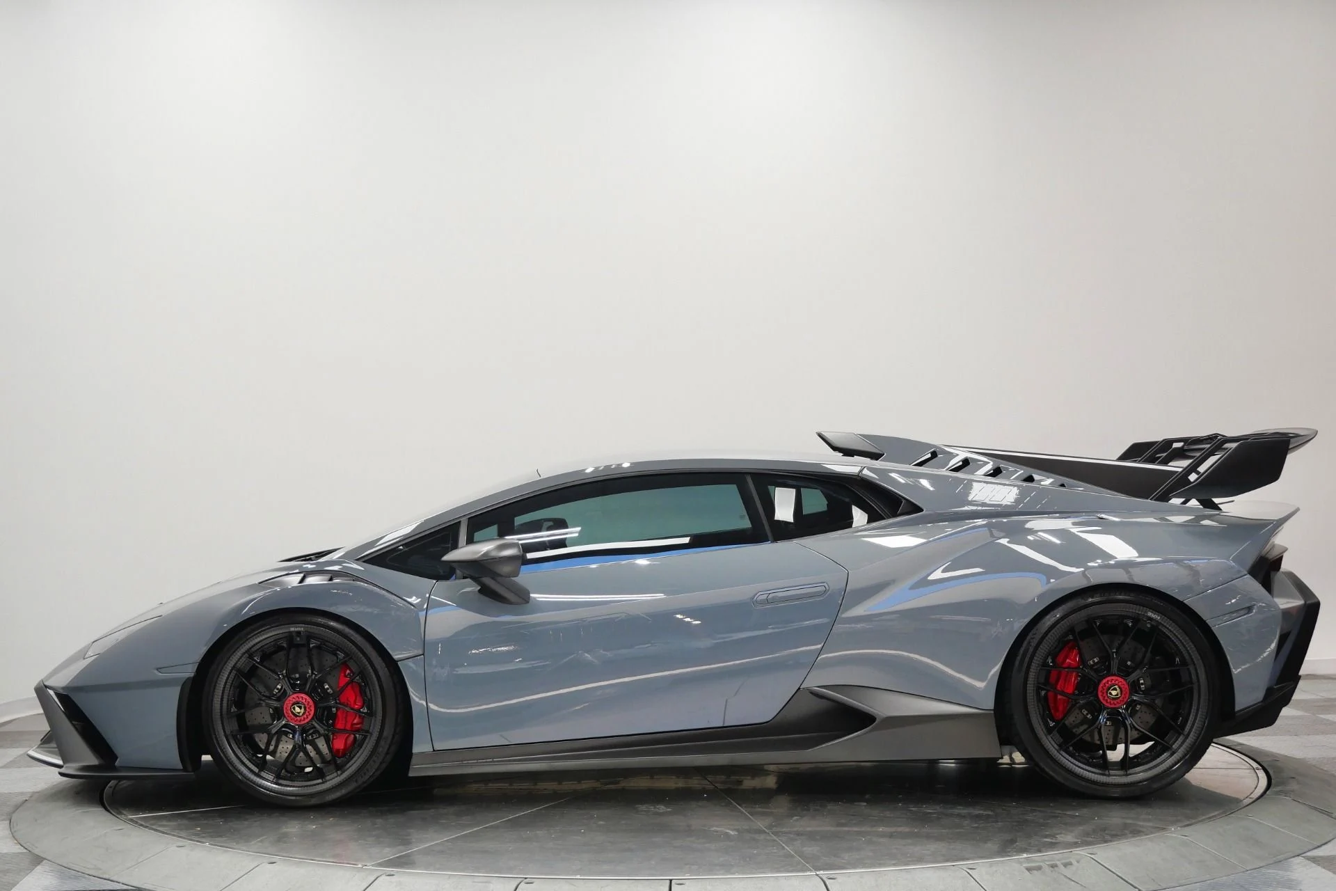 mph005_3506342379_Used_2022_Lamborghini_Huracan_STO_VF_Supercharger_HRE_Carbon_Fiber_Wheels_1784928599_14929894c0
