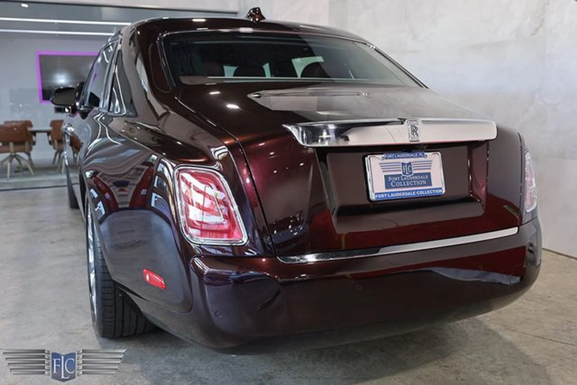 mph005_3513499896_used_2018_rolls_royce_phantom_extendedwheelbasesedan_9689_23067531_10_640_8fec36fb9b