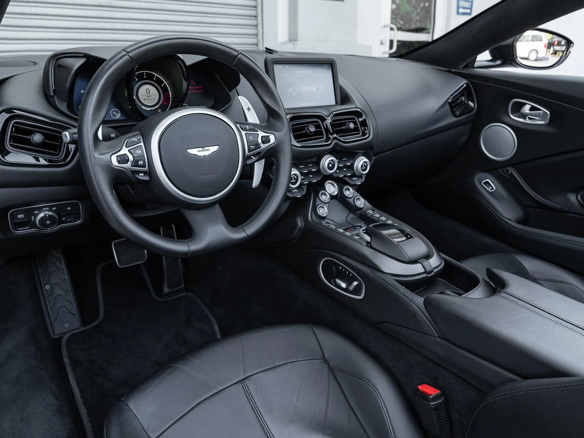 mph005_3519602237_Used_2021_Aston_Martin_Vantage_1763409928_45d6f1b918