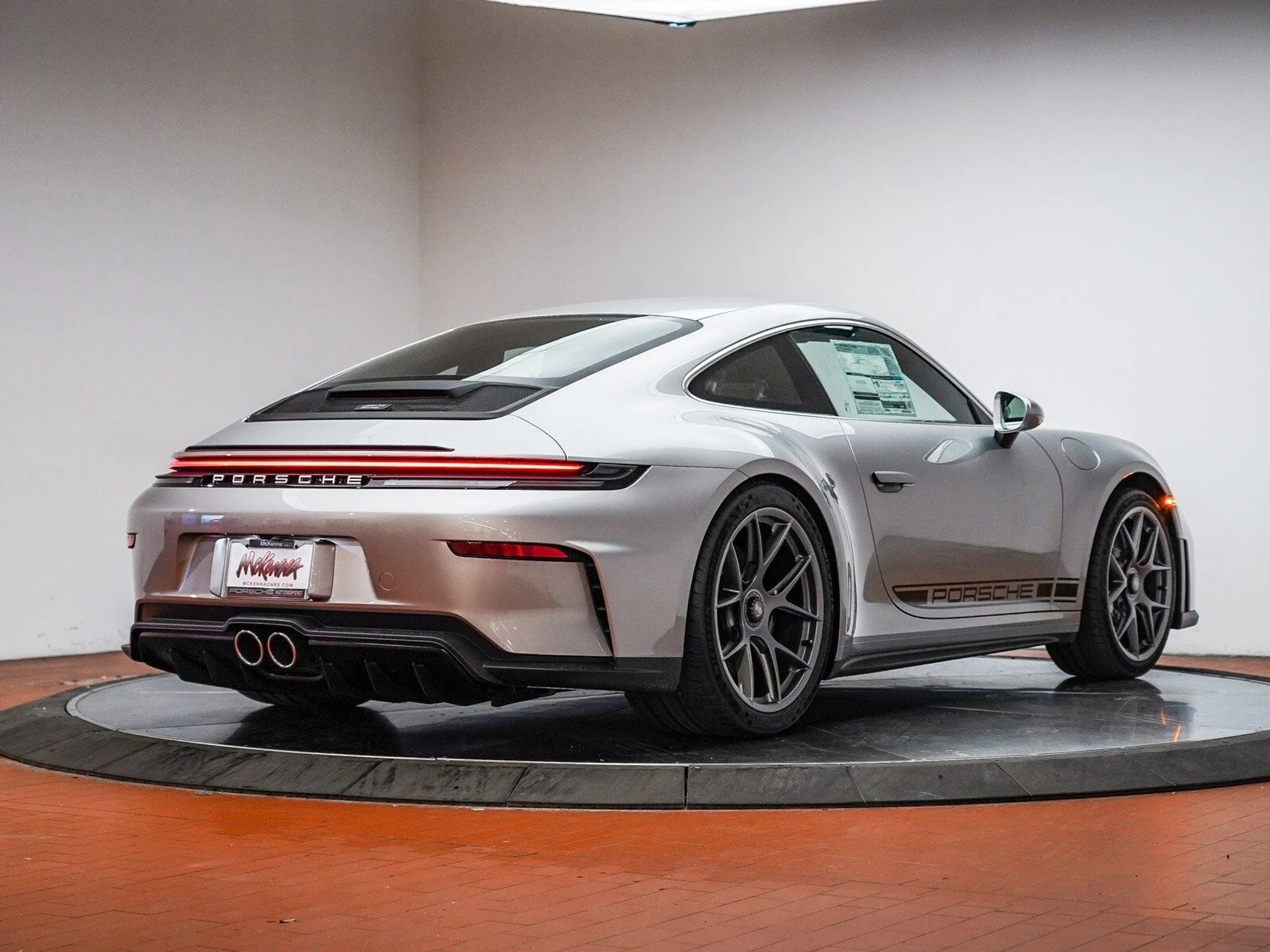 mph005_3520703728_f551540493544a254de097a05d0da4aex_627dac0a01