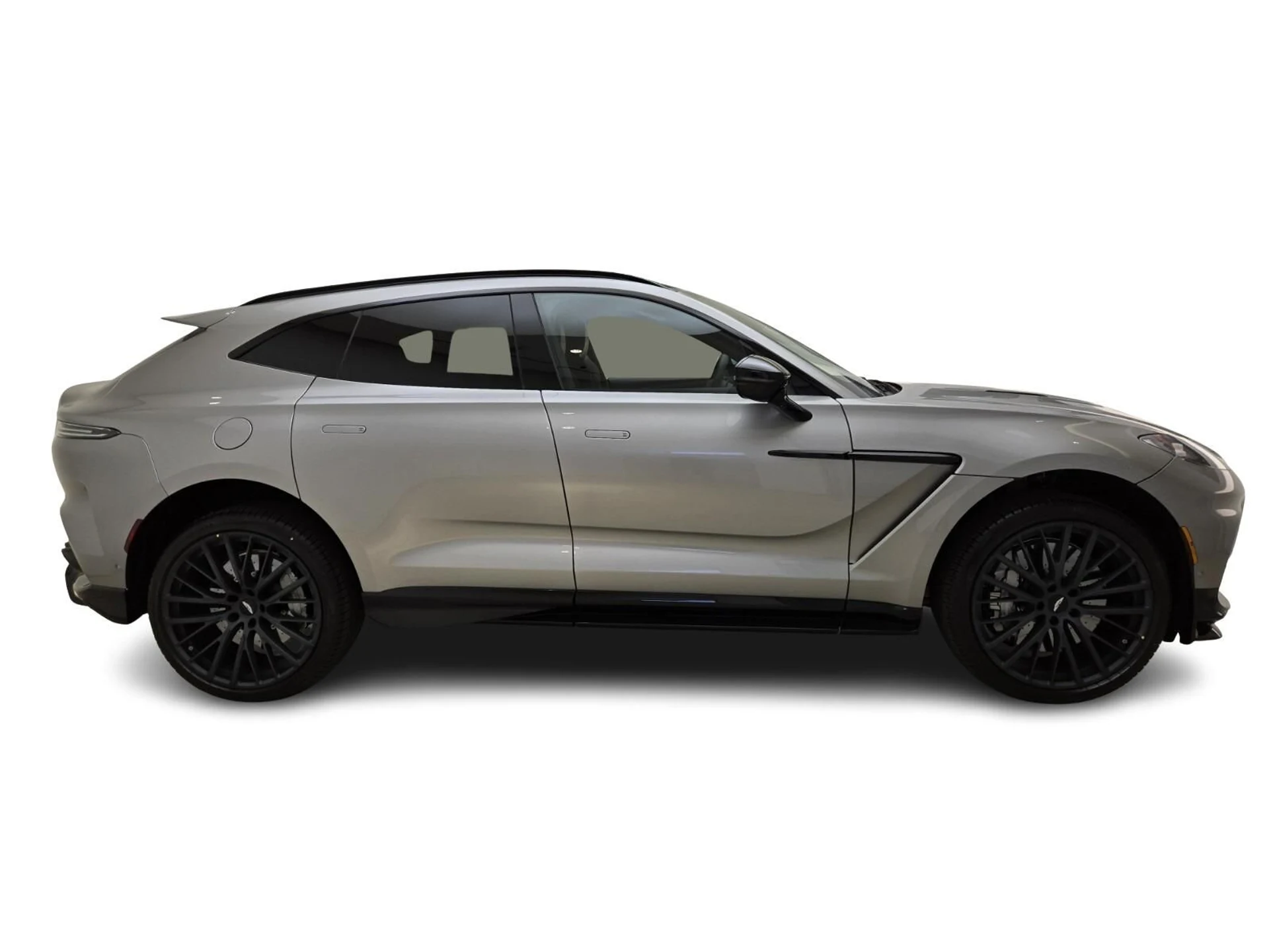 mph005_352217535_New_2025_Aston_Martin_DBX_707_1753162747_93e8e4157c