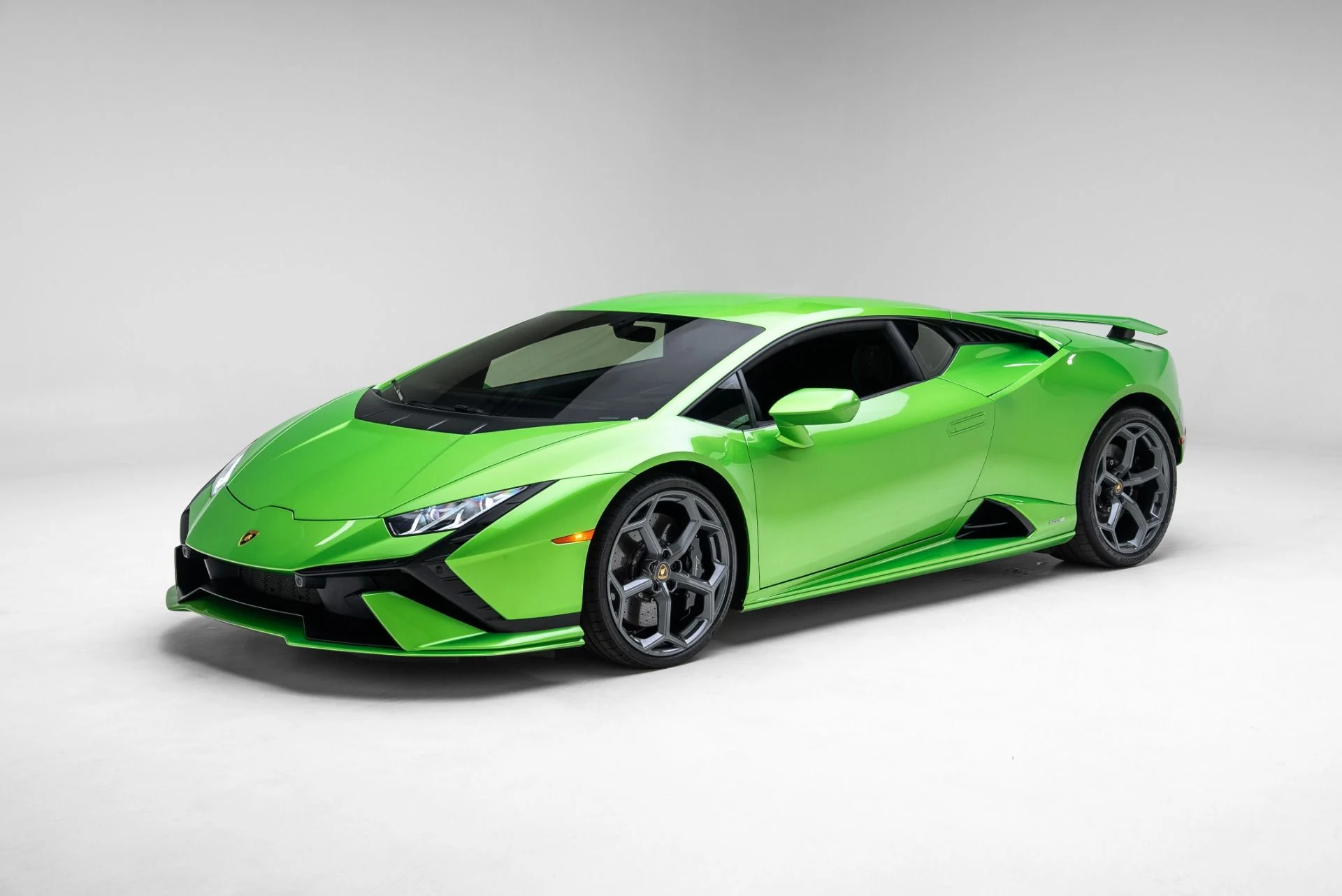 mph005_3524299871_Used_2023_Lamborghini_Huracan_Tecnica_1775770975_ee33656ab2