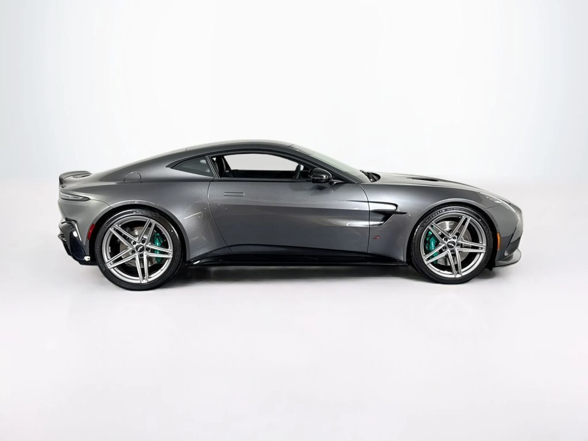 mph005_3524366034_new_2026_aston_martin_vantage_scoupe_11350_23038308_6_1024_b9a7ec5eca