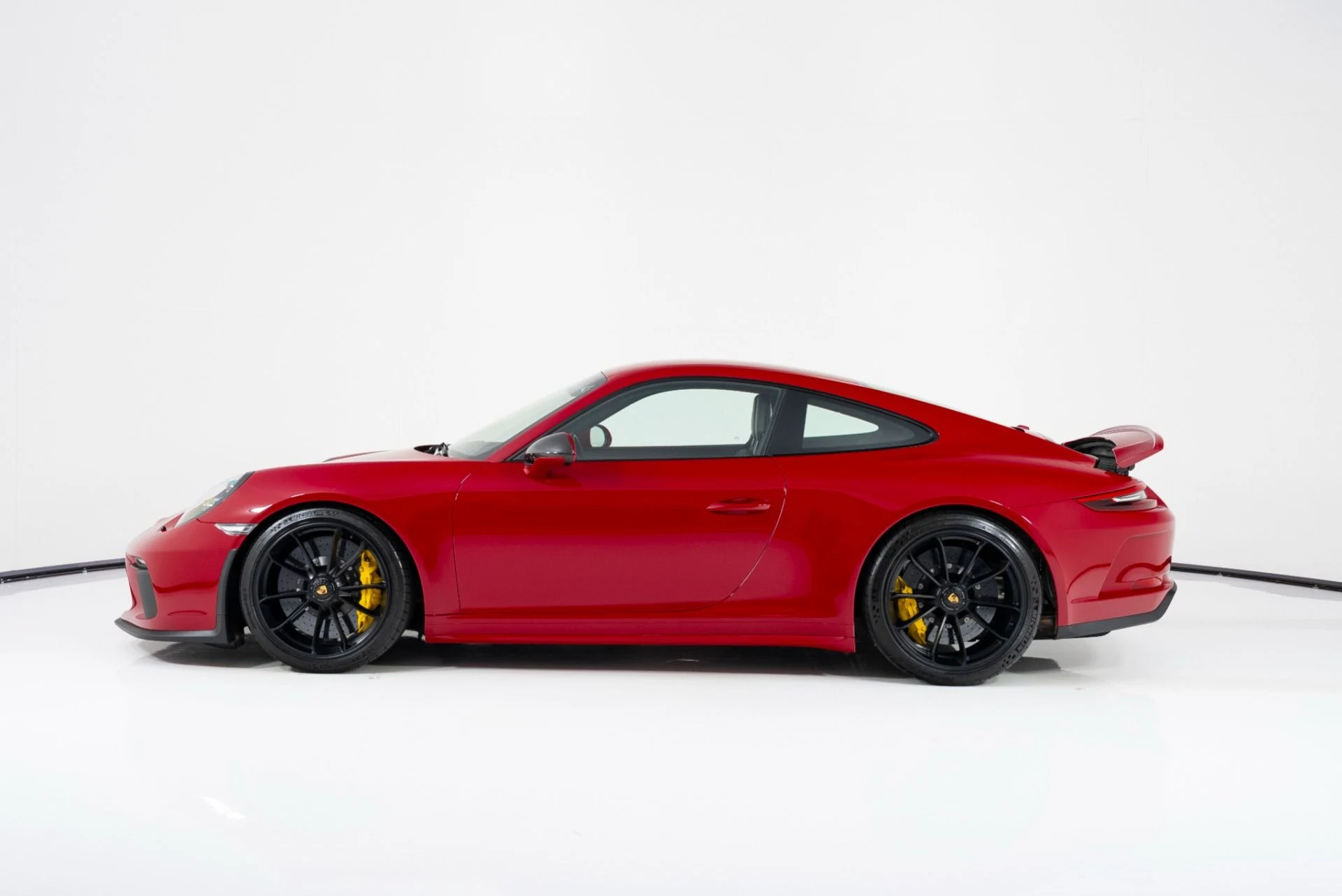 mph005_3525452311_Used_2019_Porsche_911_GT_3_1757463263_2ac587af95