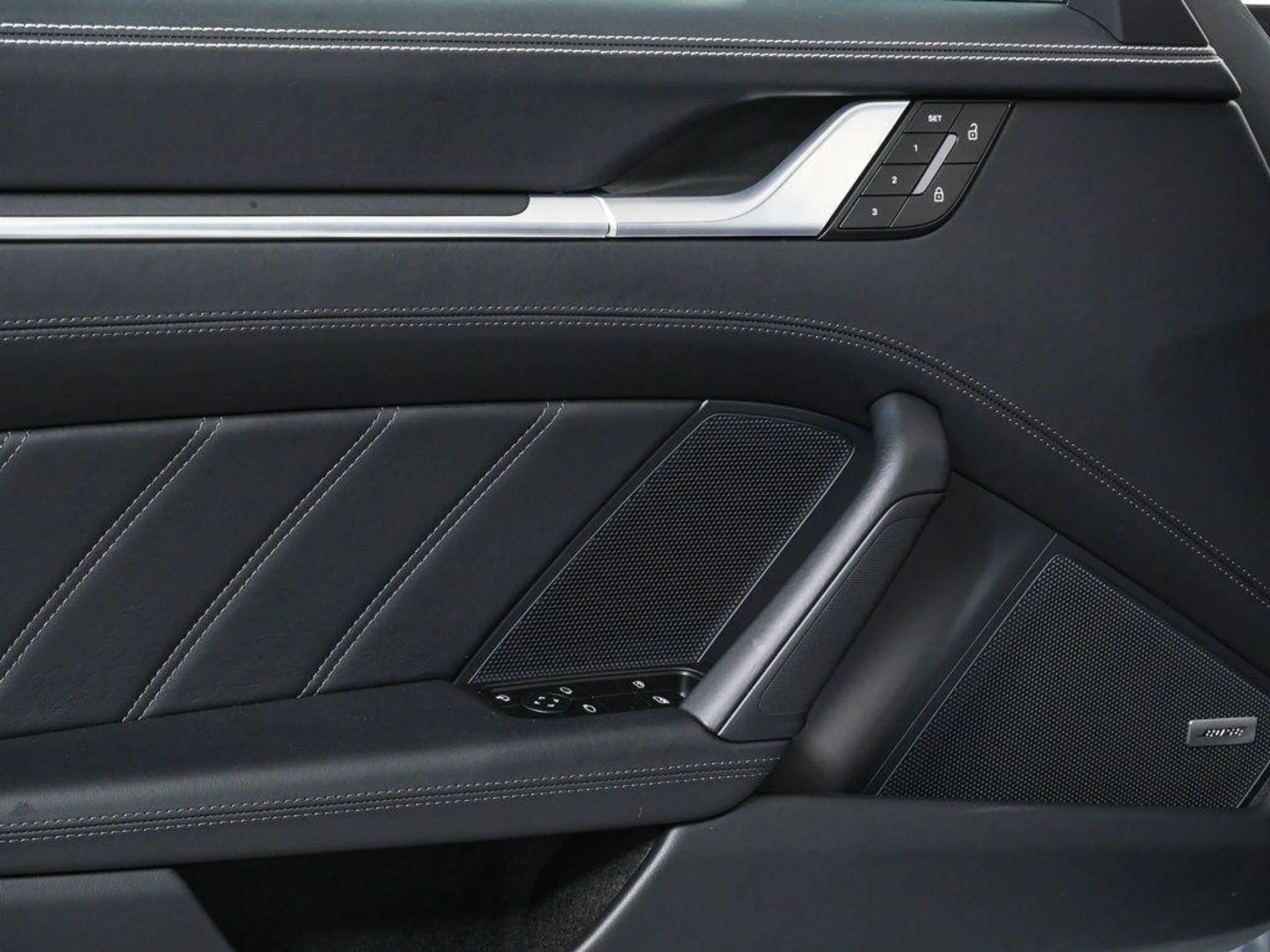 mph005_353413576_q_J_Oe2t_Kx_m4q50udp_V3_Px3_Tv_fw_796560230b