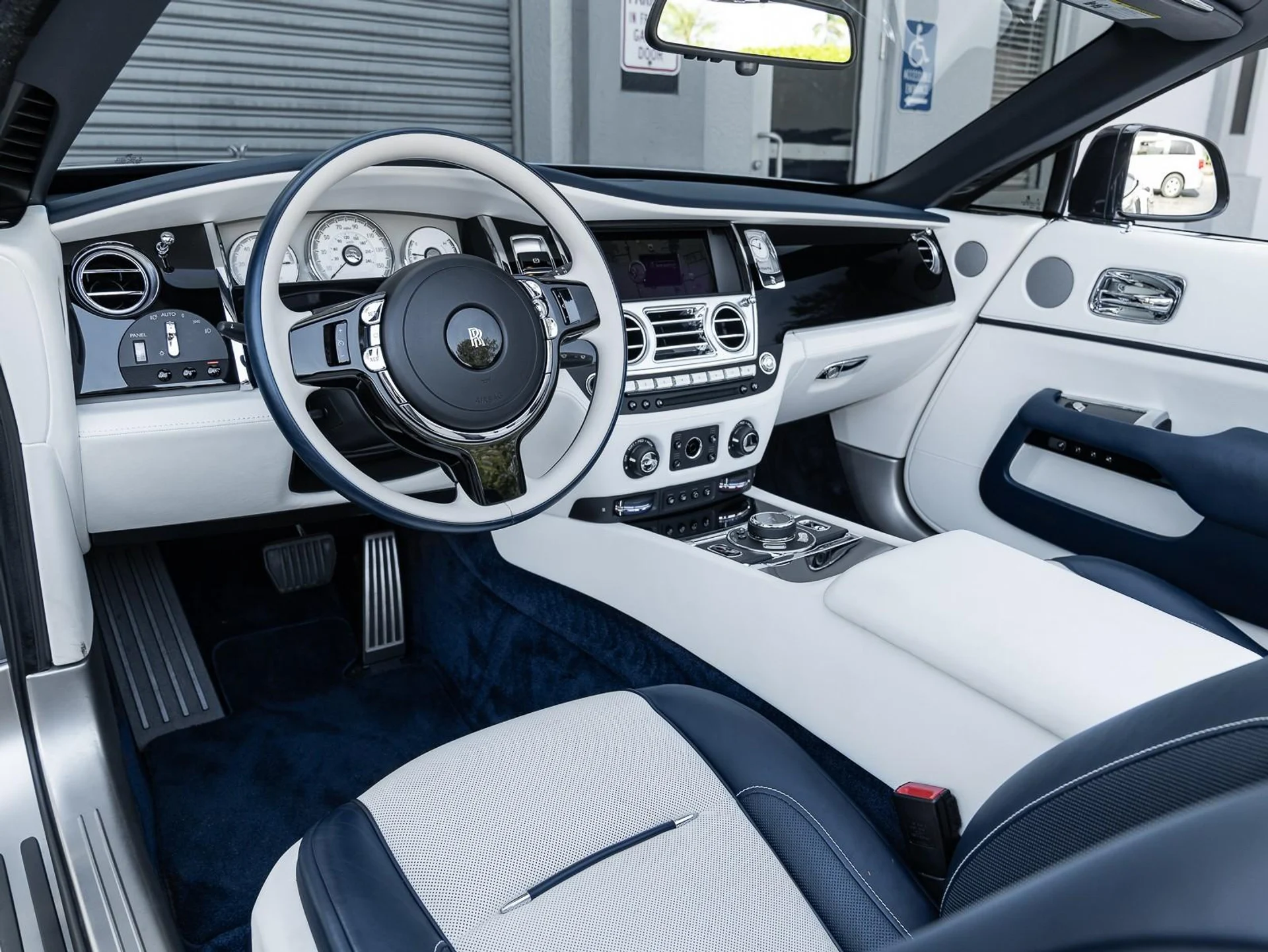 mph005_3535673574_Used_2018_Rolls_Royce_Dawn_Convertible_1764360420_58c452bc4e