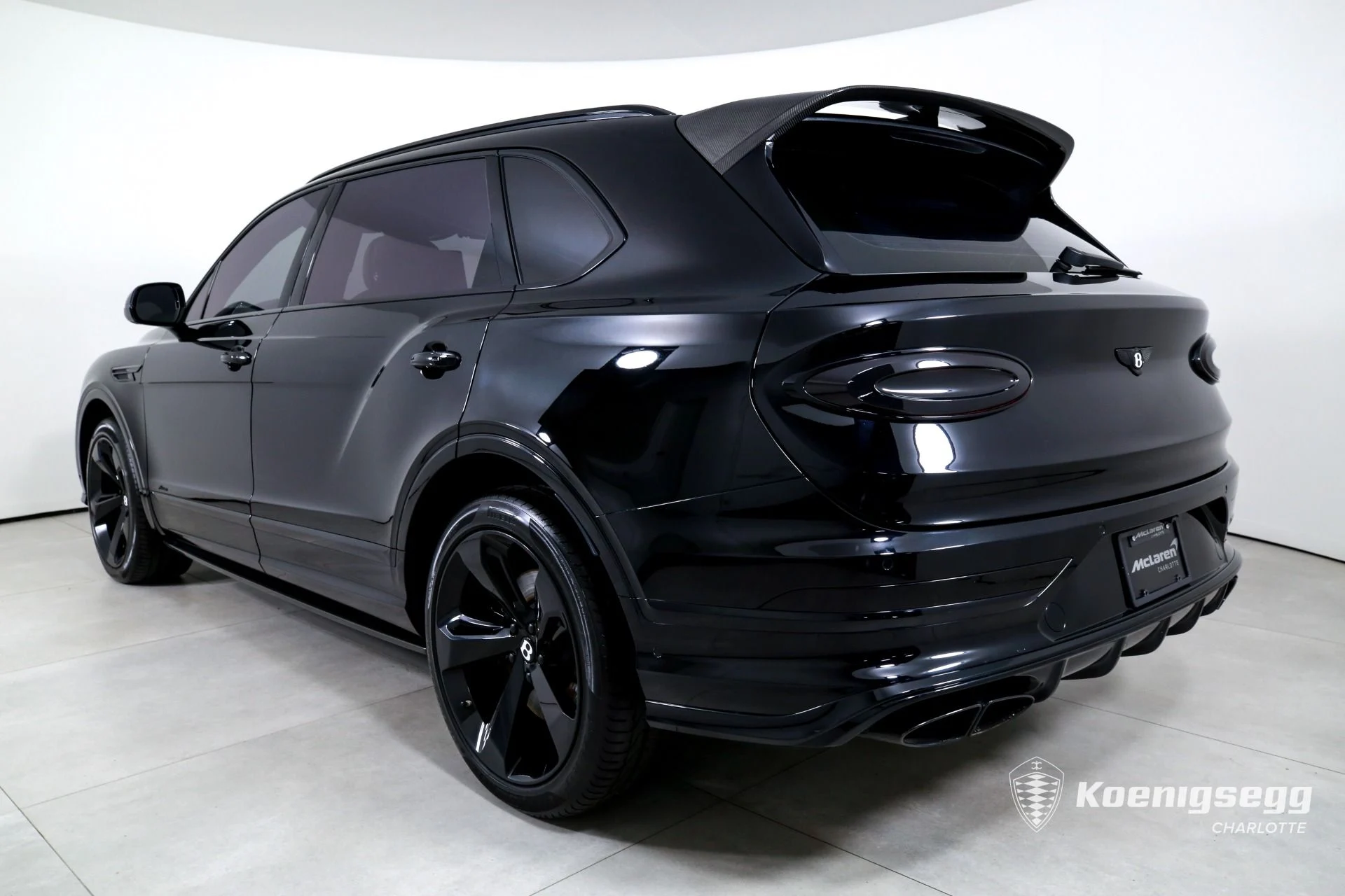 mph005_3542504312_Used_2023_Bentley_Bentayga_EWB_Azure_V8_1782836253_23071ffd1e