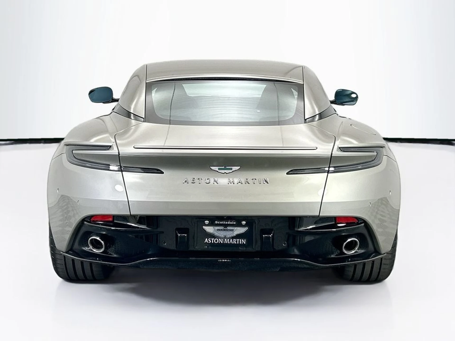 mph005_3548891744_used_2026_aston_martin_db12_coupe_8119_22986073_6_1024_4dca55f960