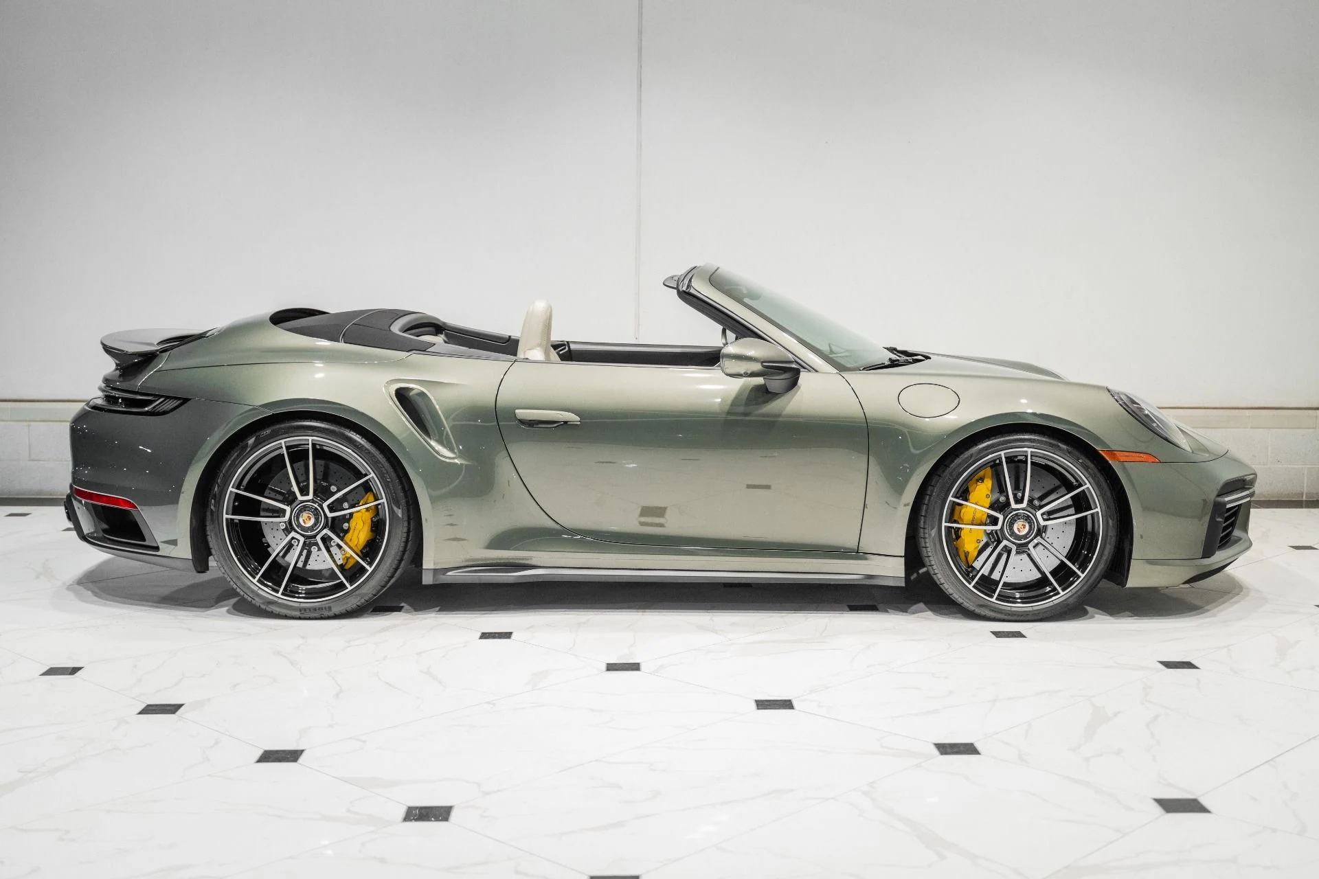 mph005_3558515534_Used_2021_Porsche_911_Turbo_S_1775321937_e59b1edc0f