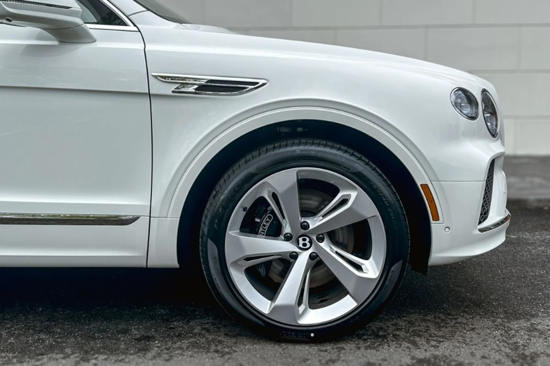 mph005_3587879062_New_2026_Bentley_Bentayga_1777900217_aa9d4a70b1