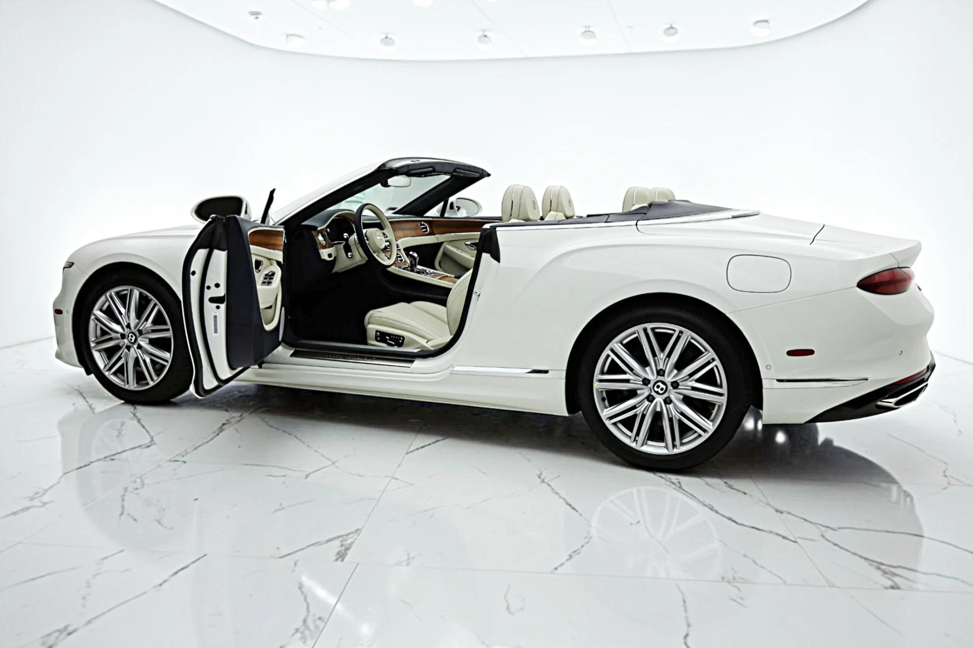 mph005_3590703781_New_2026_Bentley_Continental_GTC_51bebd0aa0