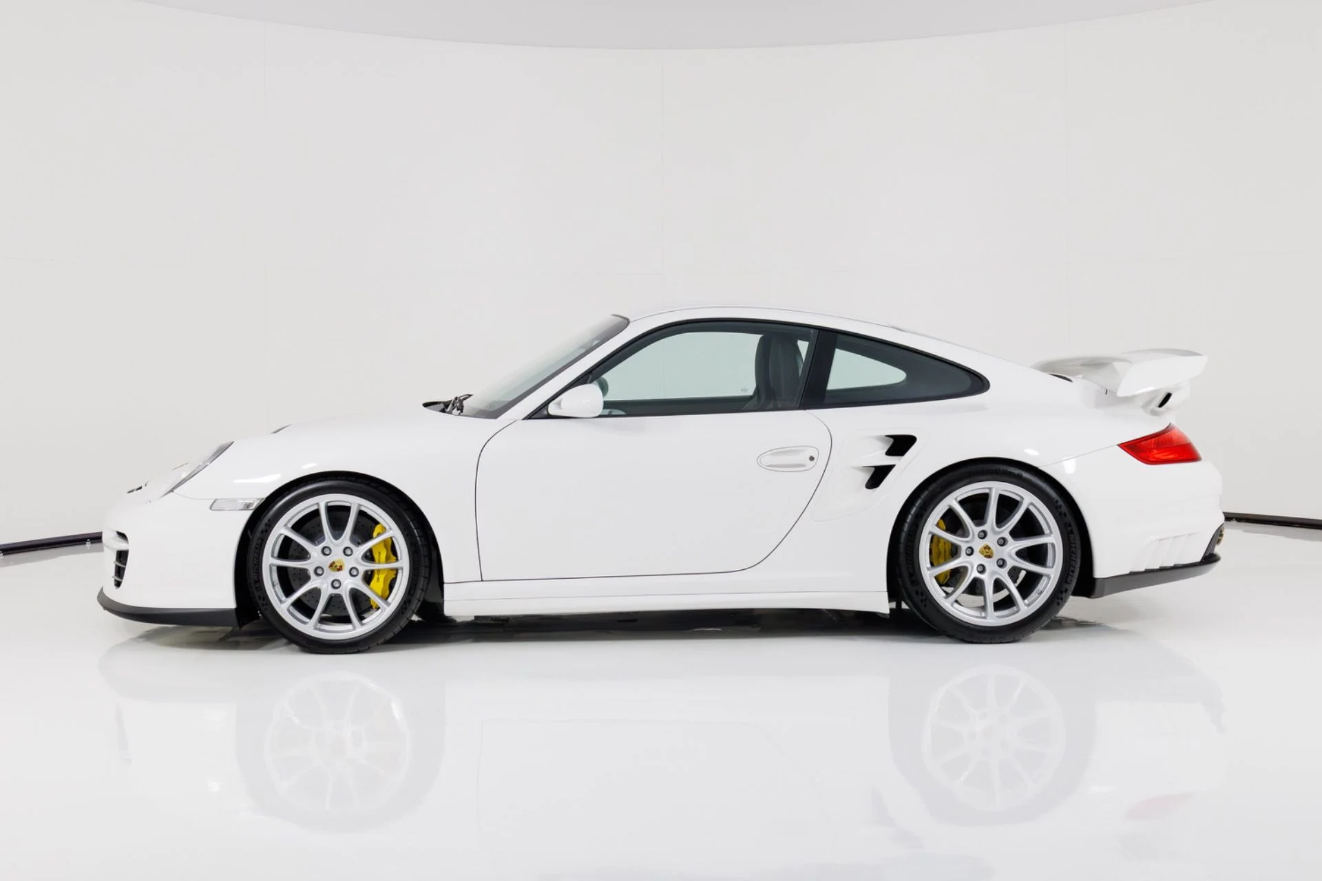 mph005_3596640746_Used_2008_Porsche_911_GT_2_1773330749_852d26c1e8