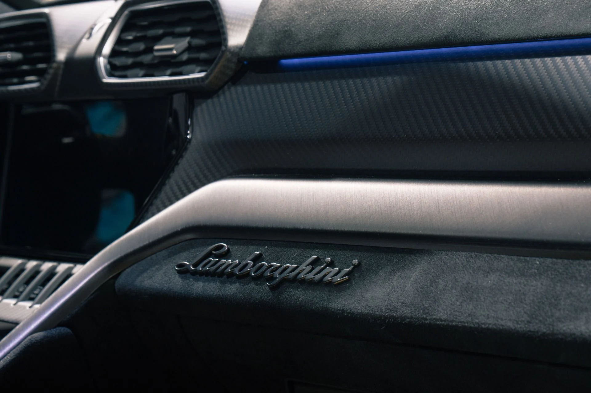 mph005_3600523446_Used_2024_Lamborghini_Urus_Performante_in_Blu_Glauco_1753120057_ff1b8a846c