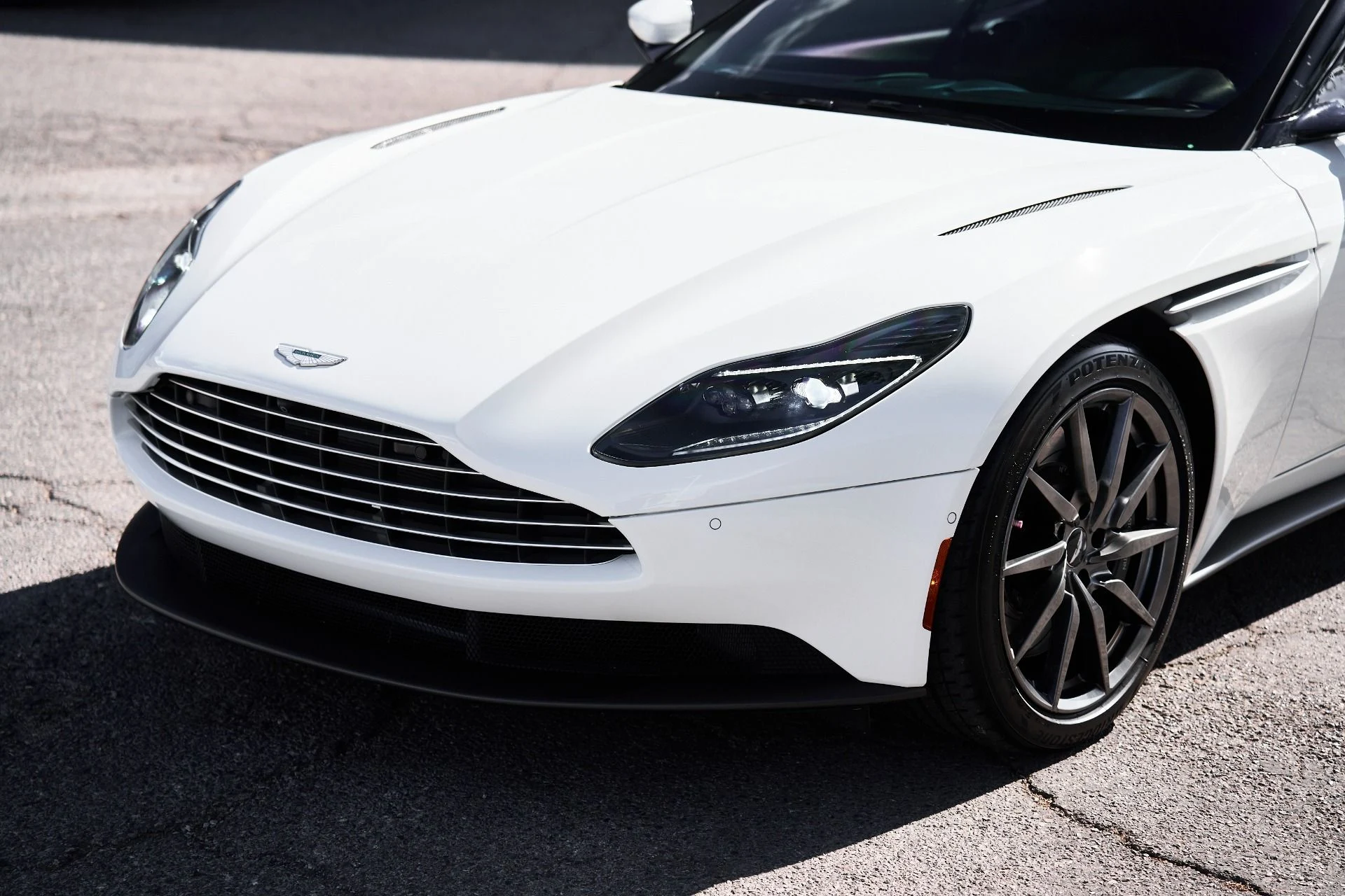 mph005_3606970839_Used_2019_Aston_Martin_DB_11_Base_1758851281_d7ef186f1d