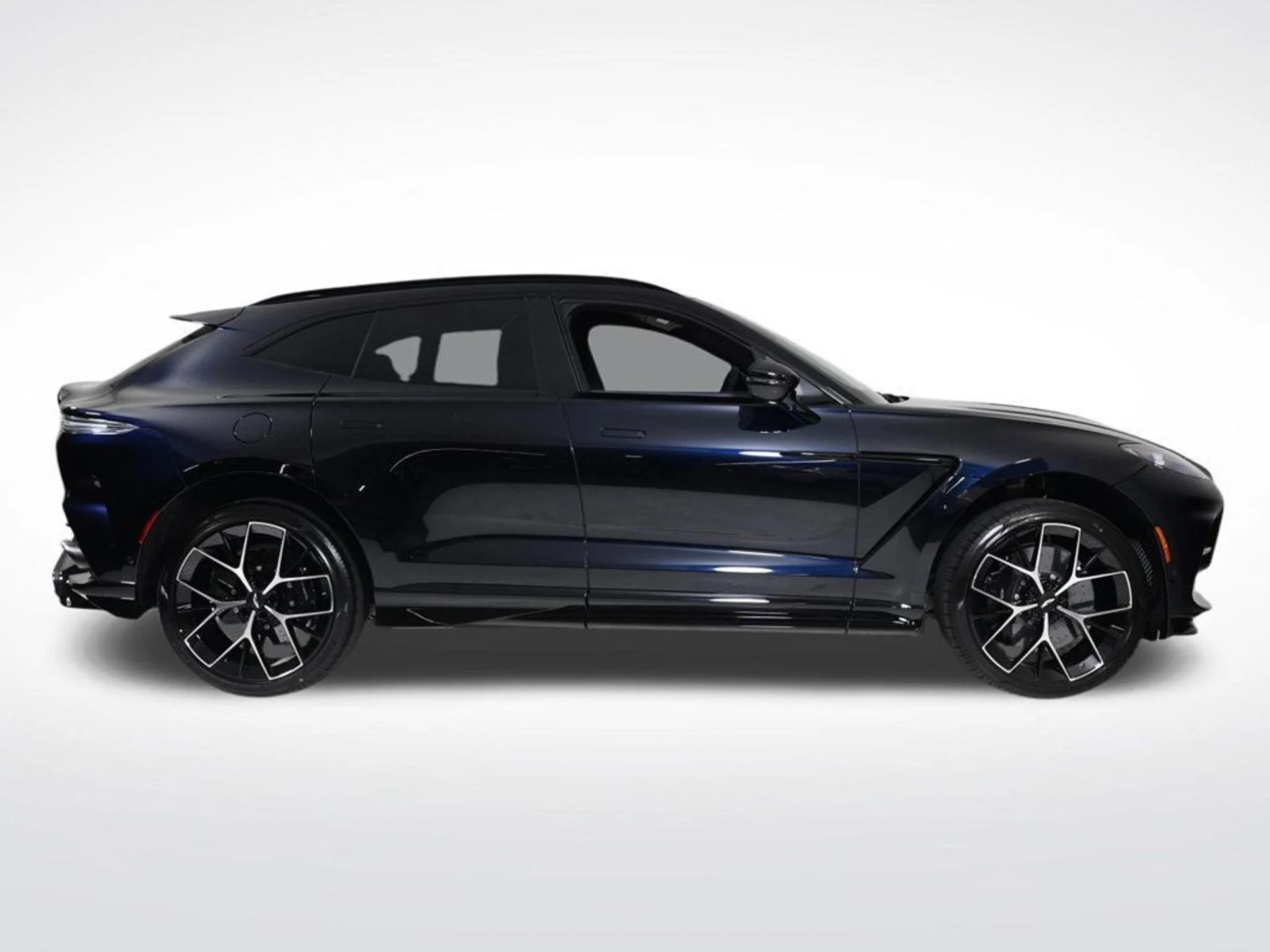 mph005_3606973436_new_2026_aston_martin_dbx_707awd_11350_22964194_6_1024_437189309a