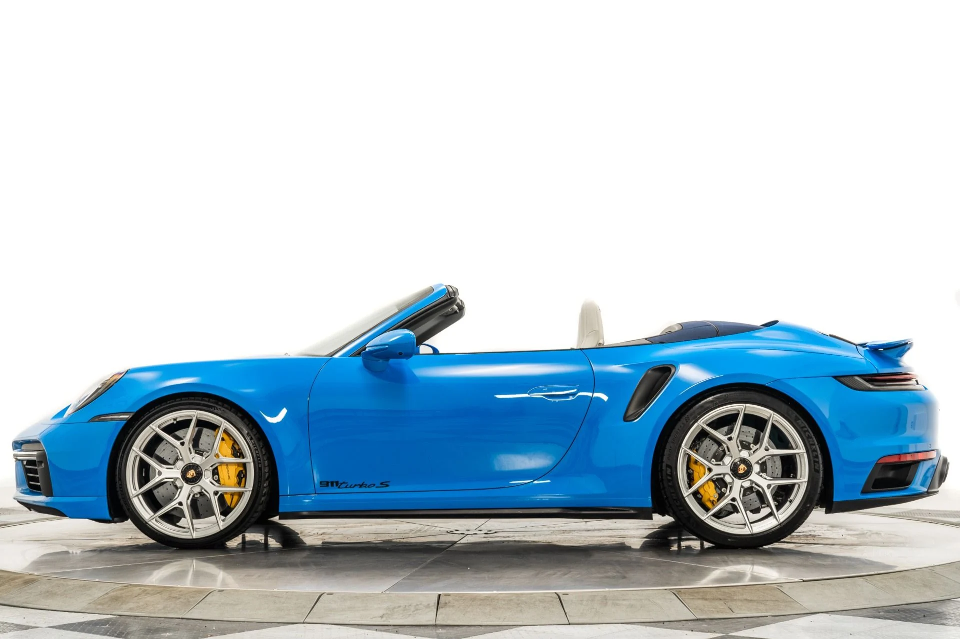 mph005_3613455837_Used_2022_Porsche_911_Turbo_S_Cabriolet_1761066014_f36d18df46