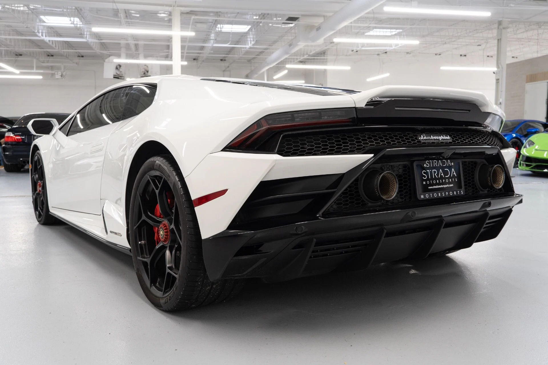 mph005_3623287262_Used_2020_Lamborghini_Huracan_EVO_1763065959_f3c6e92ea5