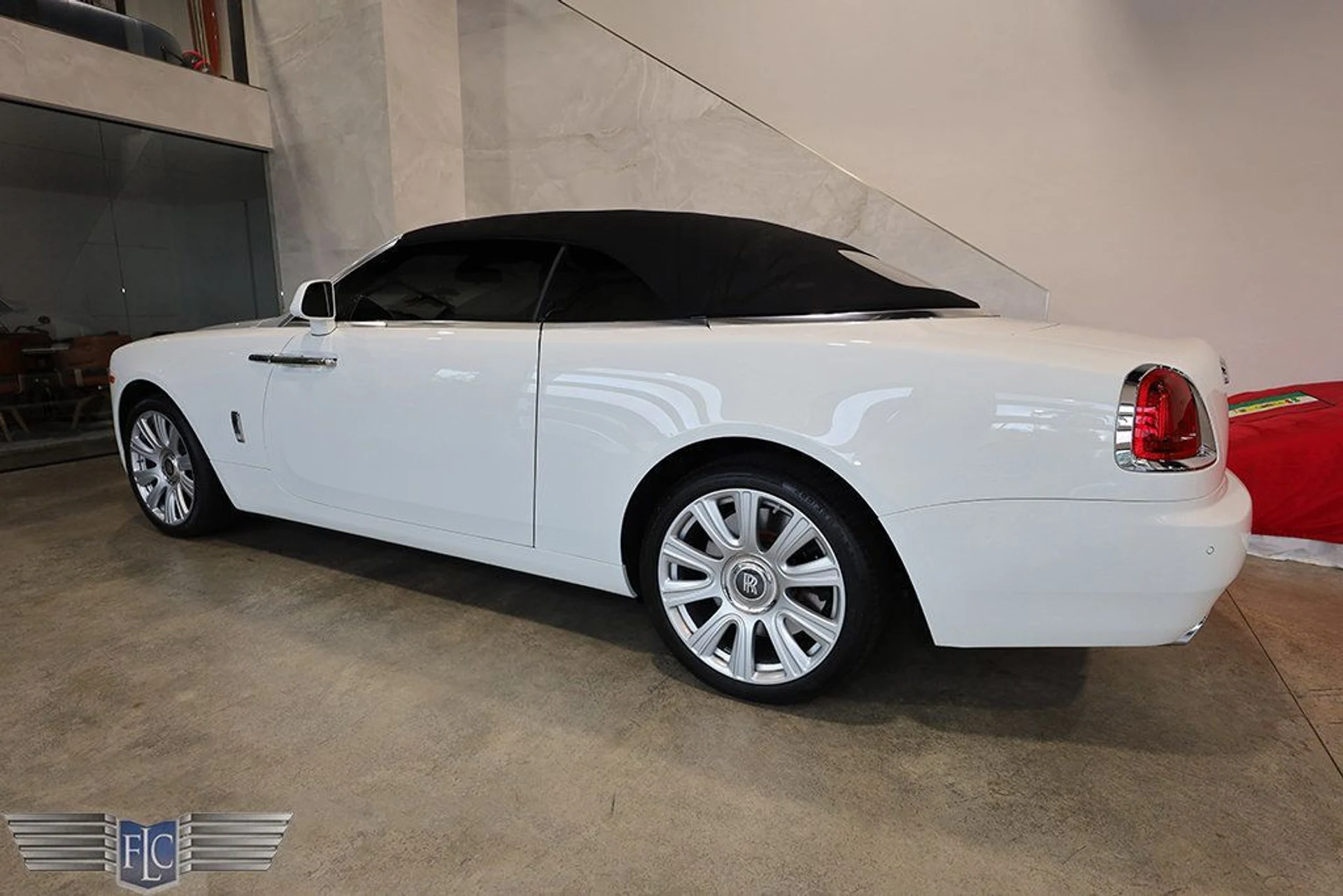 mph005_3623506705_used_2017_rolls_royce_dawn_convertible_9689_23039198_6_1024_400d39eac2