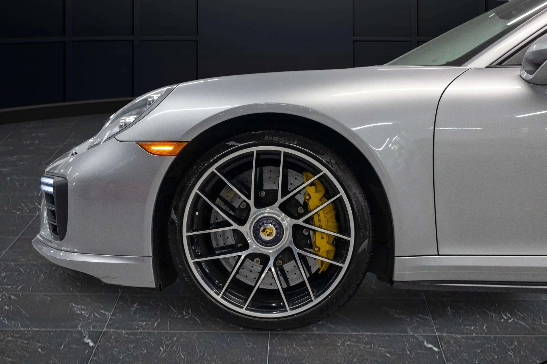 mph005_3627286589_0f11525d_8e33_4211_9bd0_c6e8321bb511_201720_Porsche2091120_Turbo20_S2028_WP_0_AD_2_A93_HS_16640329_6_2f4f83459e