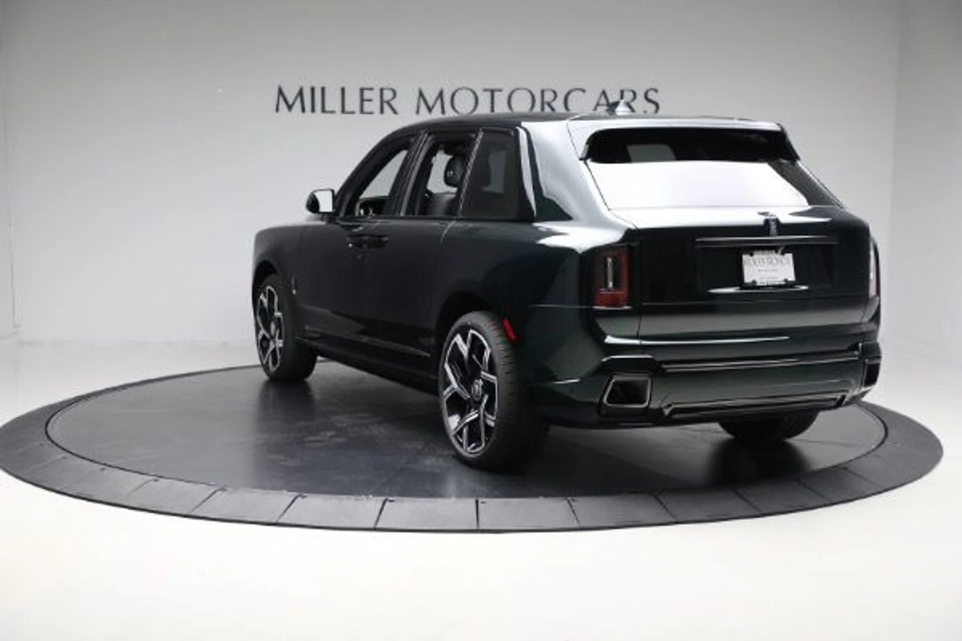 mph005_3629538423_New_2025_Rolls_Royce_Black_Badge_Cullinan_741b126787