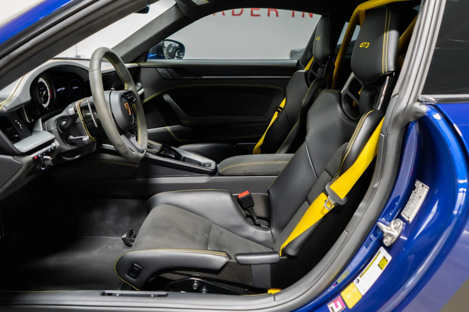 mph005_3631167749_Used_2022_Porsche_911_GT_3_1757712953_84c068c66e