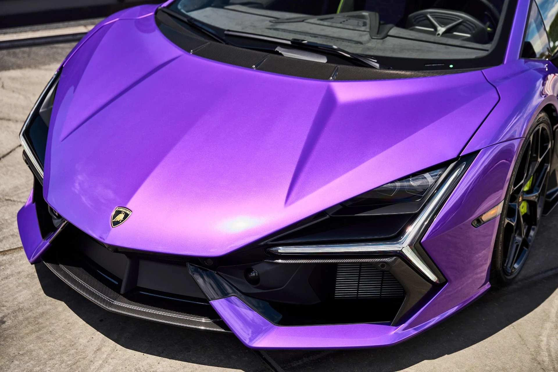 mph005_3632469715_Used_2025_Lamborghini_Revuelto_Base_1784242589_90ec28f7b9