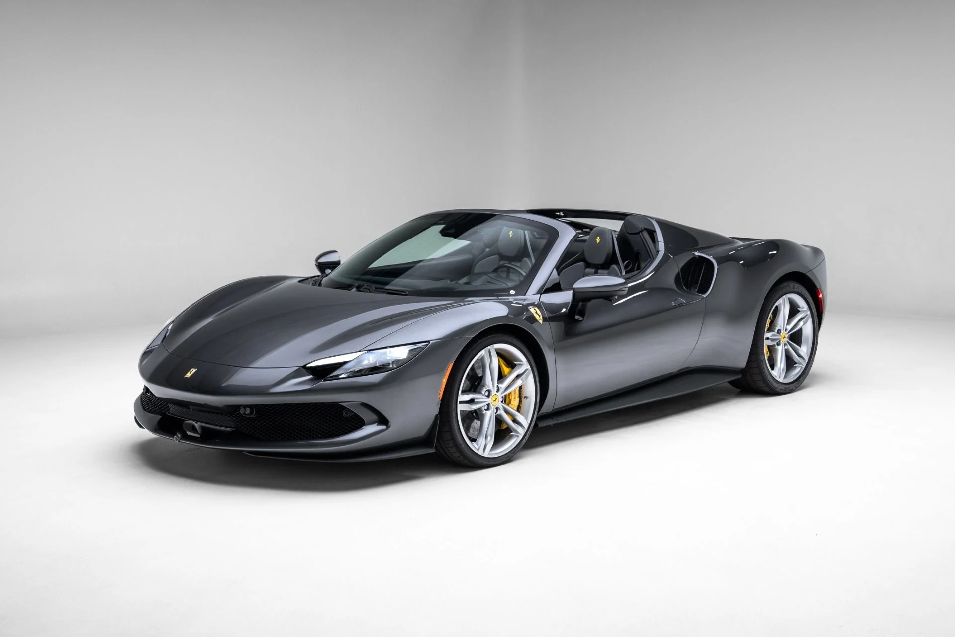 mph005_3637260321_Used_2025_Ferrari_296_GTS_1775518510_66dd576860