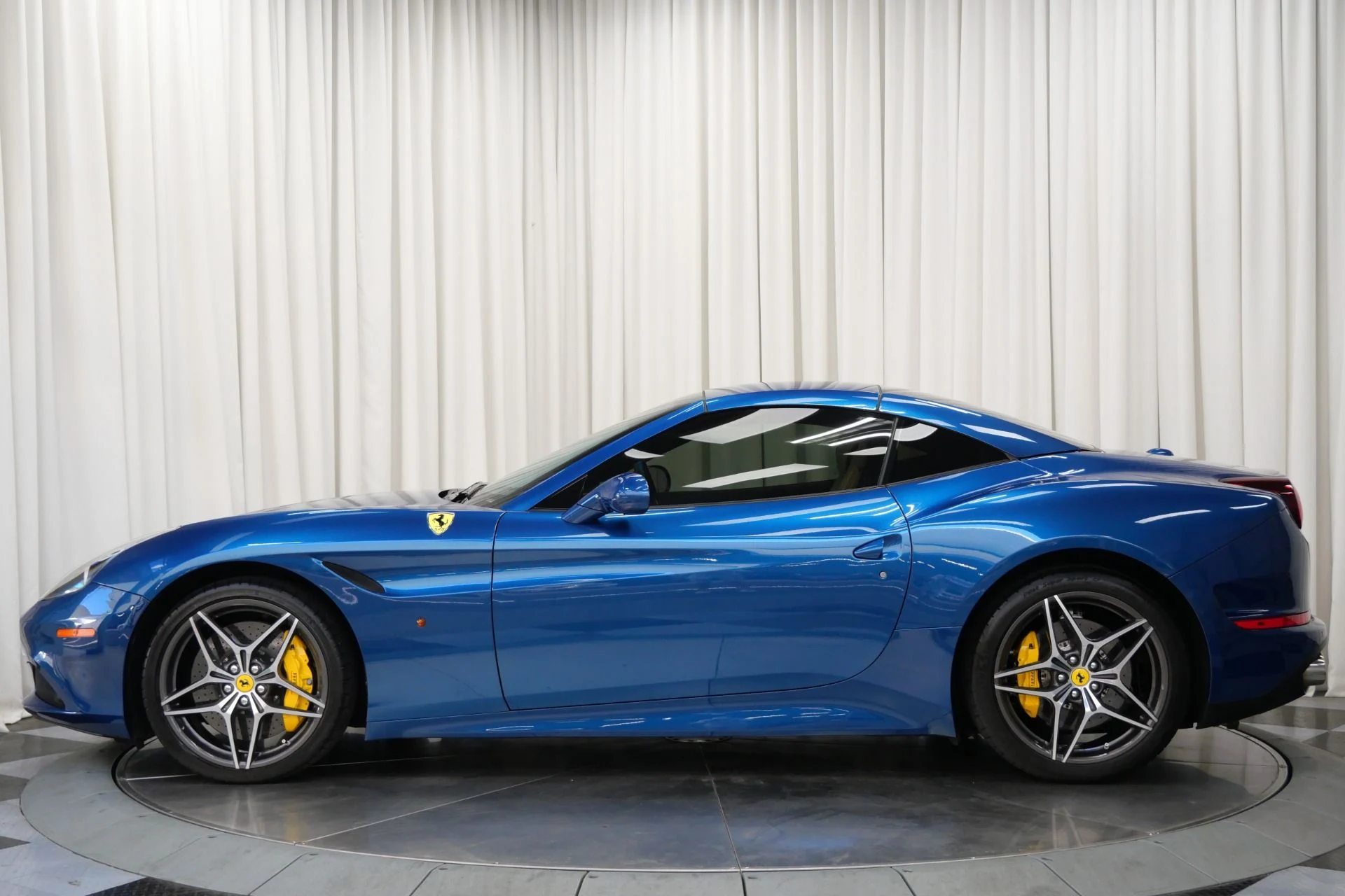mph005_3640672707_Used_2017_Ferrari_California_T_1759252098_0ea0c03f2e