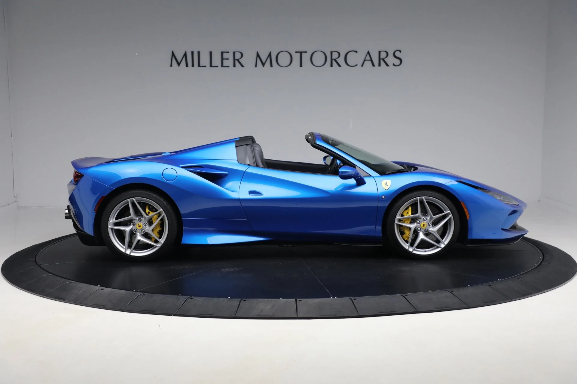 mph005_3643544359_Used_2023_Ferrari_F8_Spider_3a147571dc