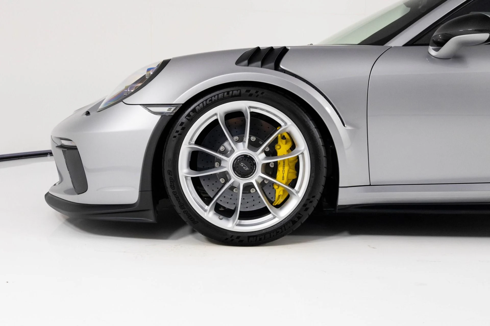 mph005_3645332803_Used_2019_Porsche_911_GT_3_RS_1761084284_44958e1cbe