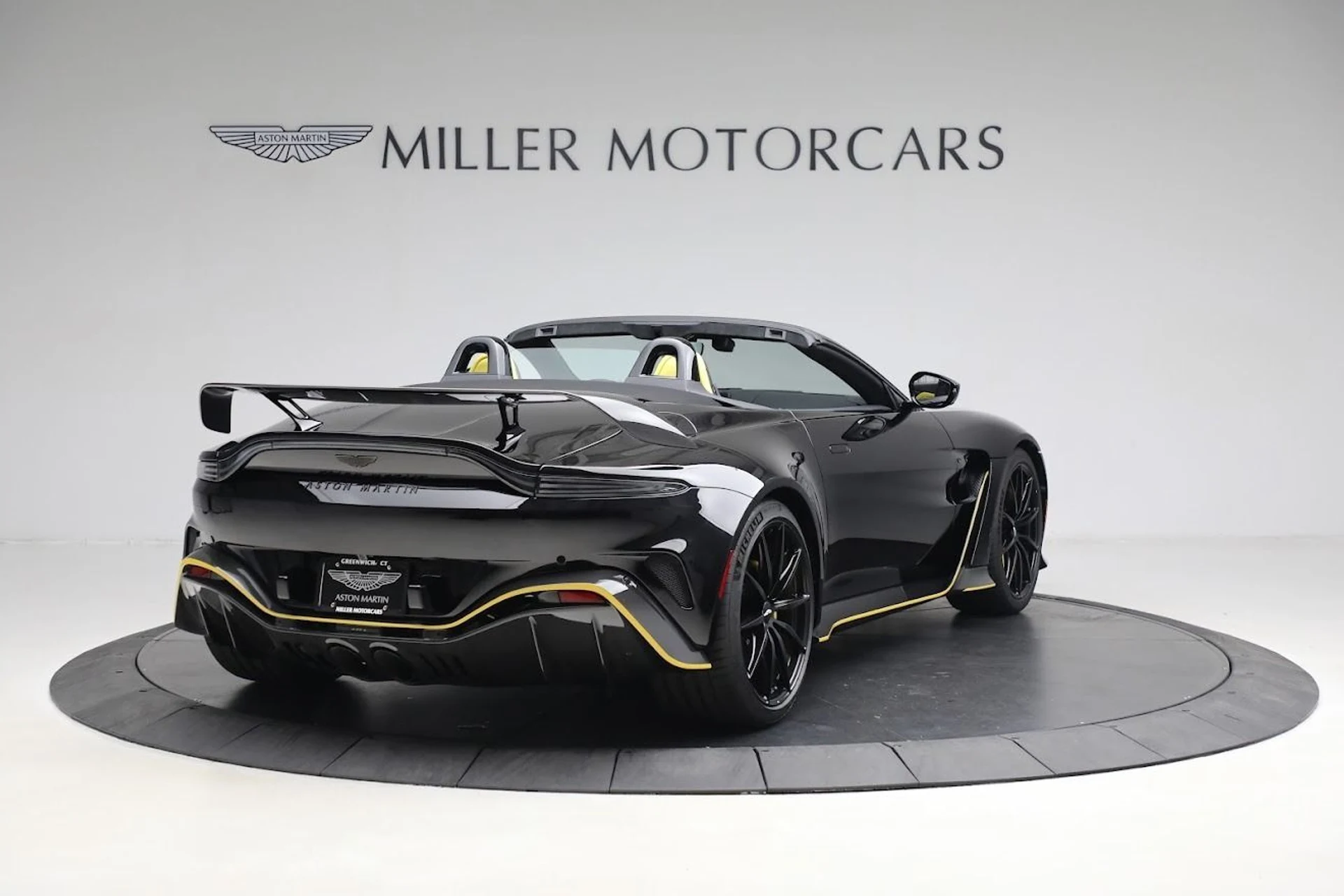mph005_3650328920_Used_2023_Aston_Martin_Vantage_V12_1687444772_8e46c84549