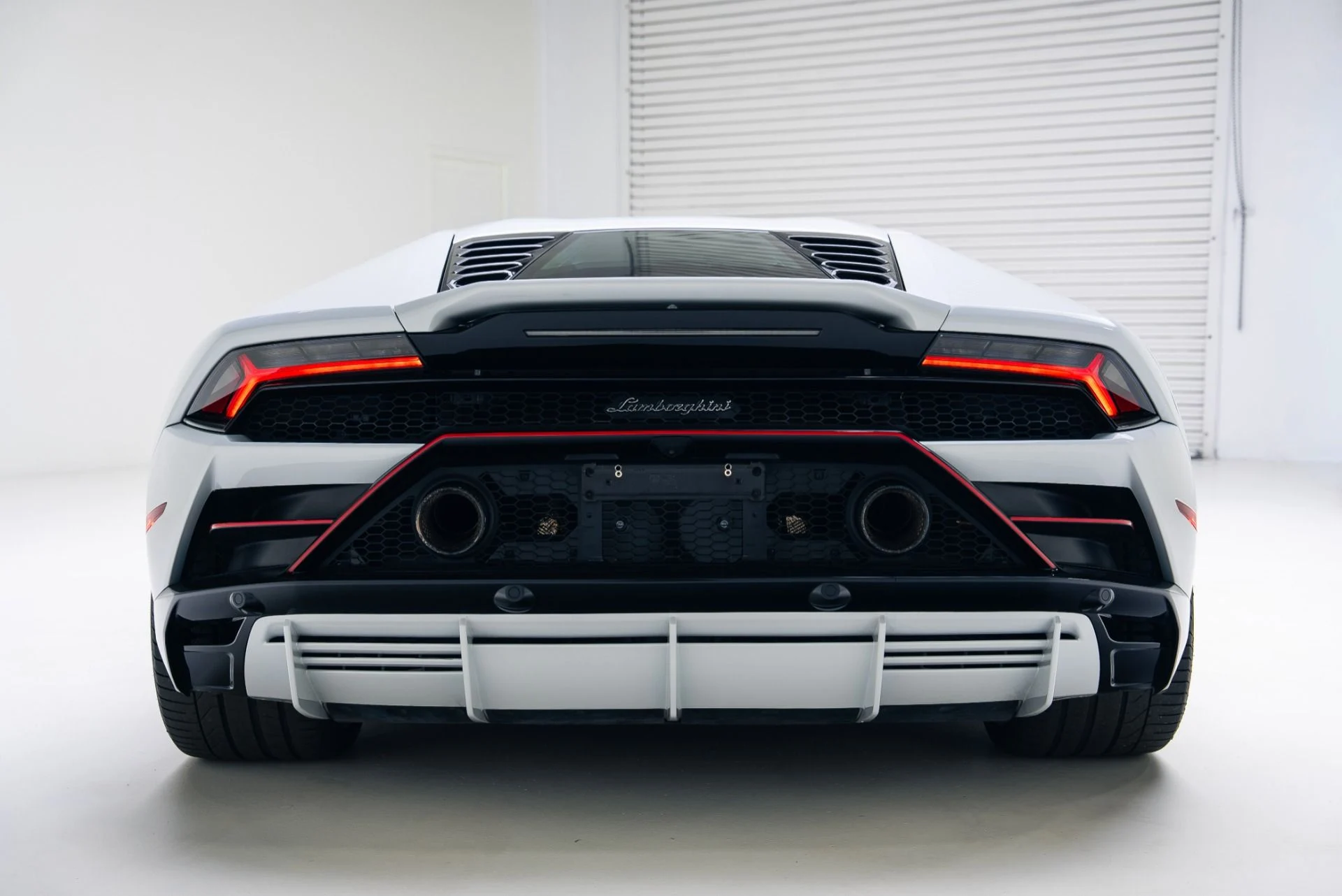 mph005_3660946199_Used_2020_Lamborghini_Huracan_EVO_1766089728_6c1fefa4aa