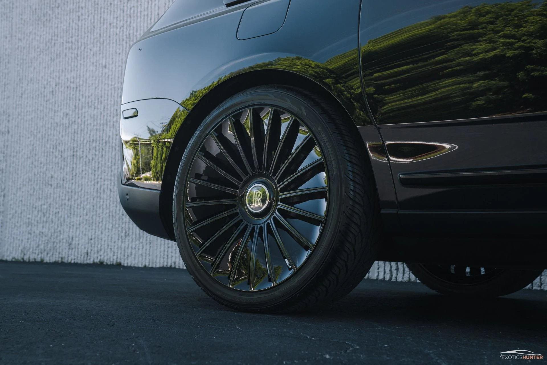 mph005_3670668572_Used_2020_Rolls_Royce_Black_Badge_Cullinan_w_Starlight_Rear_Picnic_Seating_on_Forged_Wheels_1756241071_d252c42901