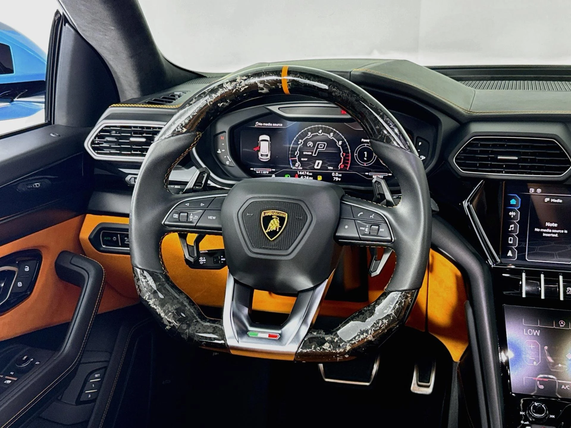 mph005_3677186967_Used_2022_Lamborghini_Urus_1786408610_dabb6c56c0