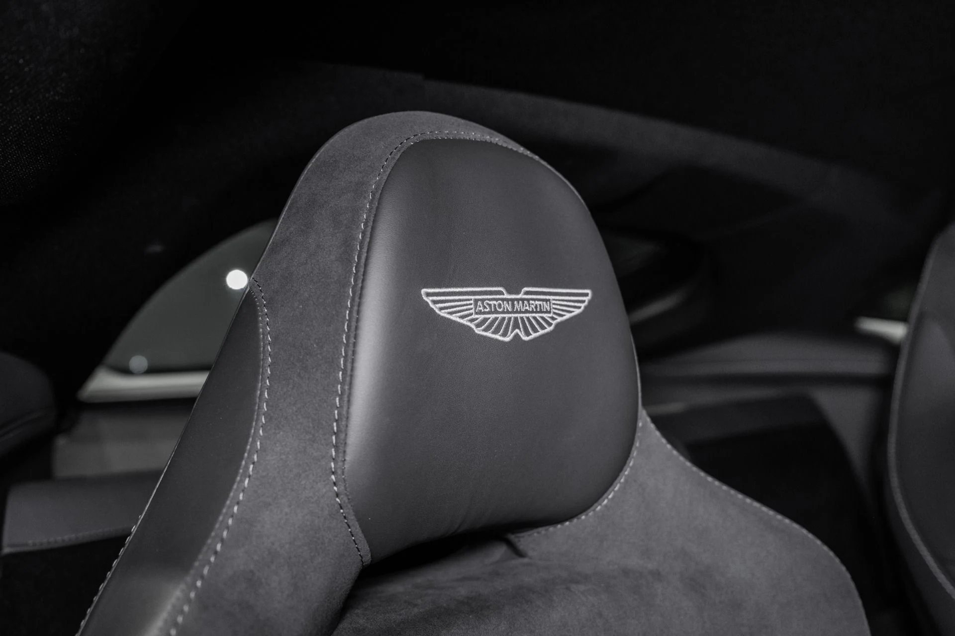 mph005_3694080153_Used_2025_Aston_Martin_Vantage_1784563036_1a6bfa8f97