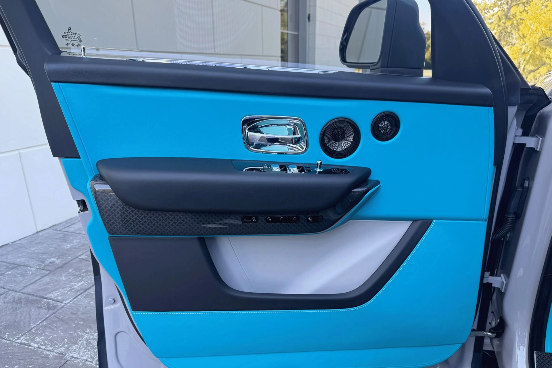 mph005_3697533259_Used_2022_Rolls_Royce_Black_Badge_Cullinan_1758544859_ebd79baa9c